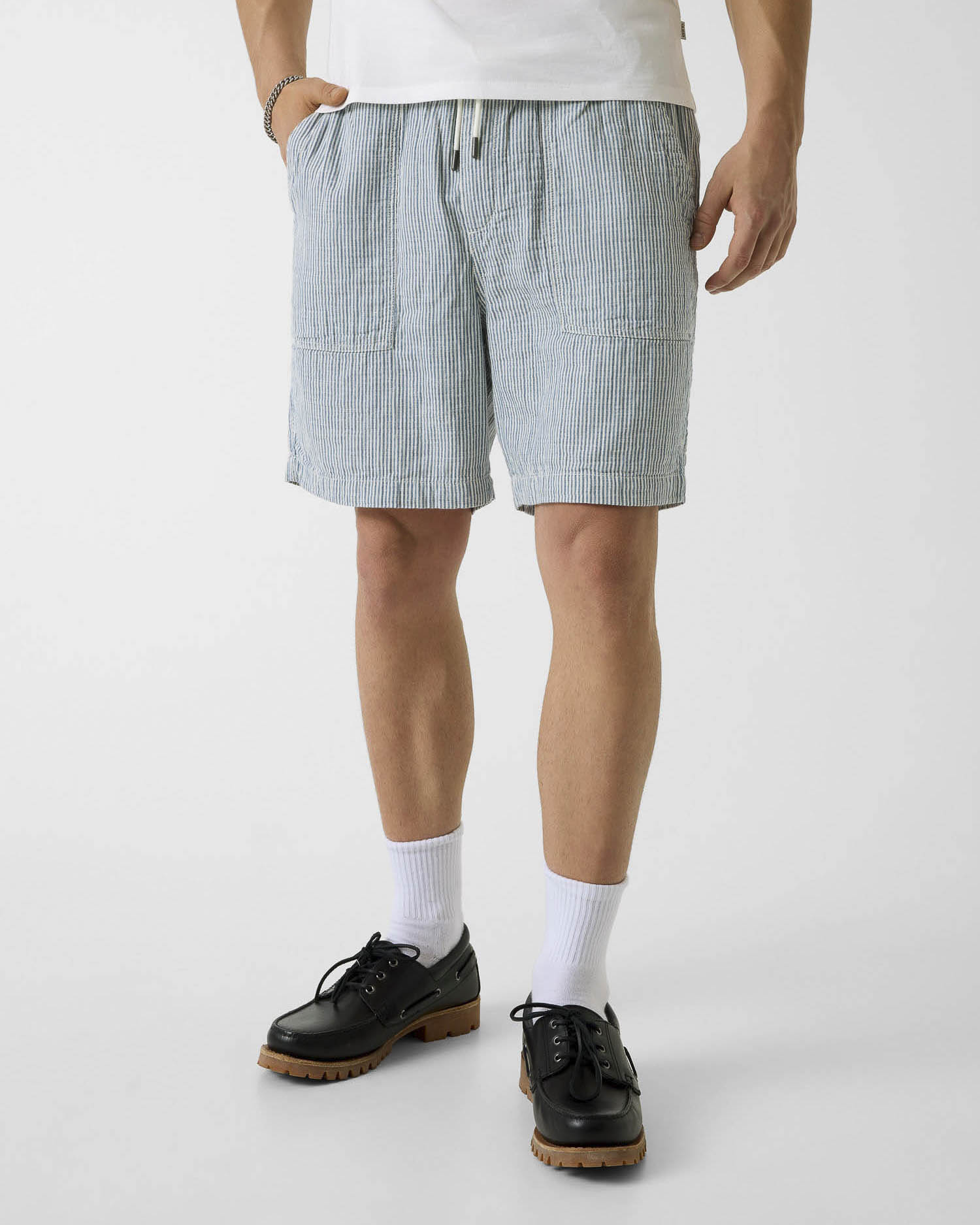 Bermuda Jeans a righe azzurre e bianche in misto cotone e lino con coulisse