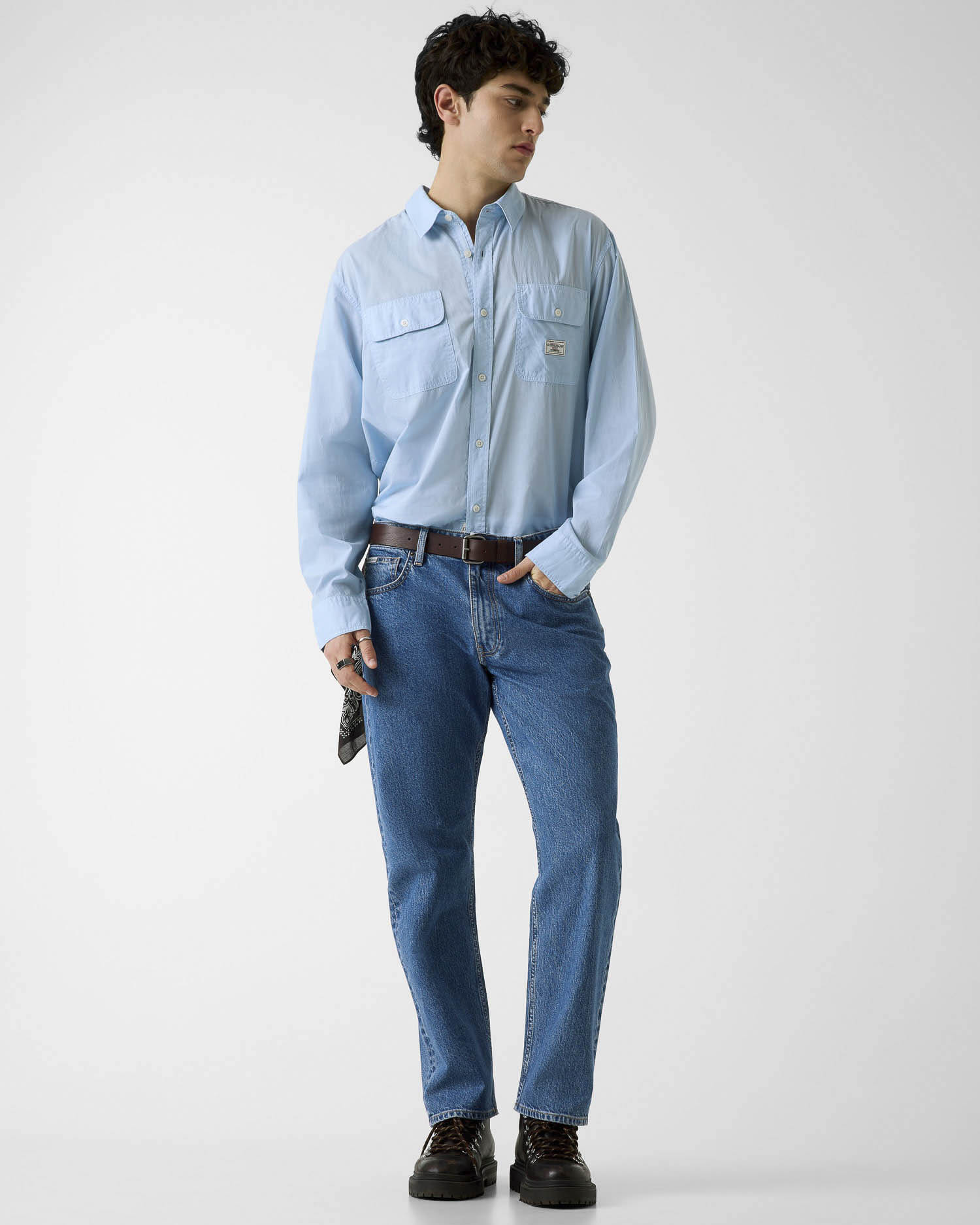 Camicia a maniche lunghe Guess Jeans azzurra in cotone con patch logo