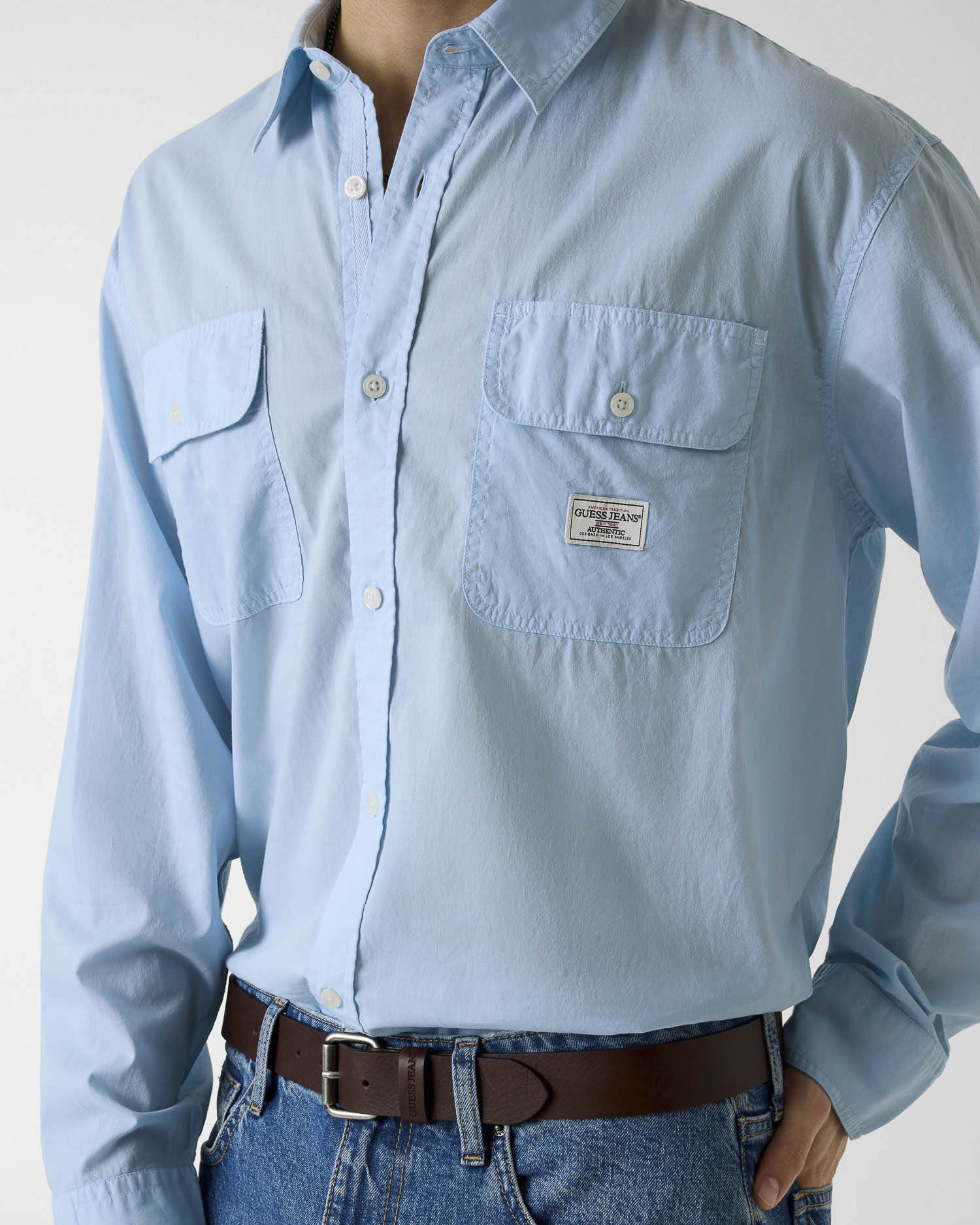 Camicia a maniche lunghe Guess Jeans azzurra in cotone con patch logo image