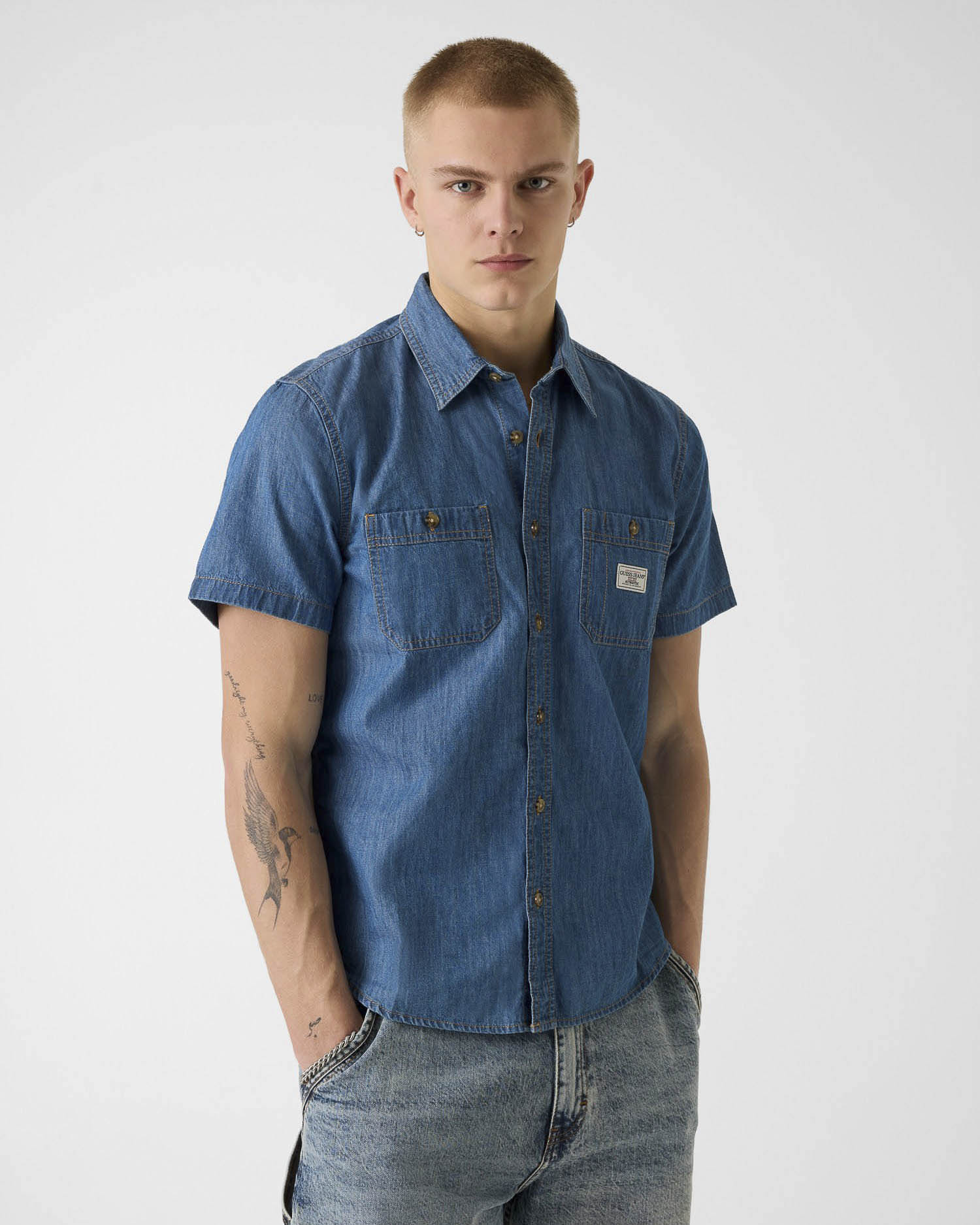 Camicia a maniche corte Guess Jeans blu lavaggio medio in denim di cotone