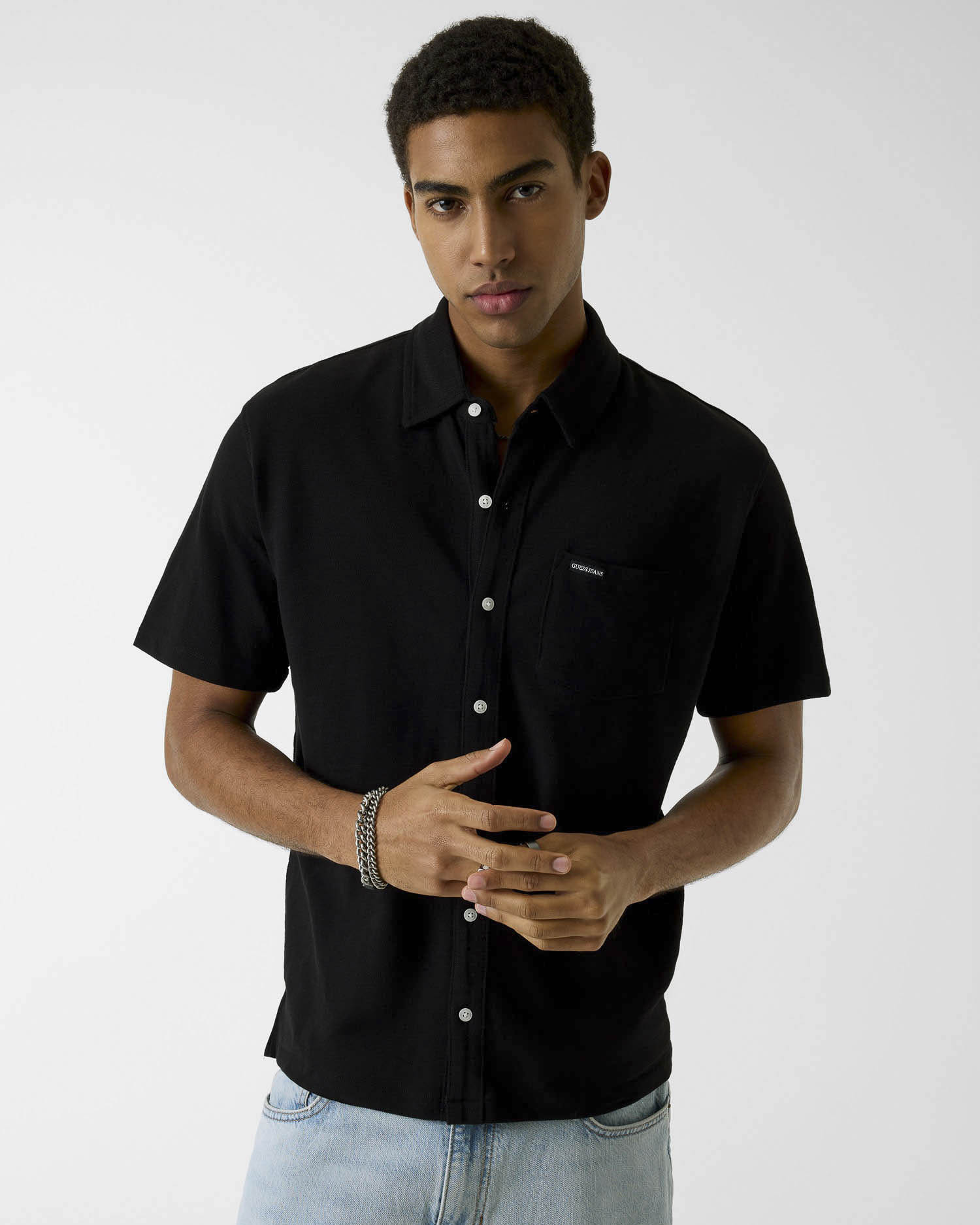 Camicia mezza manica Guess Jeans nera in piquet di cotone con taschino
