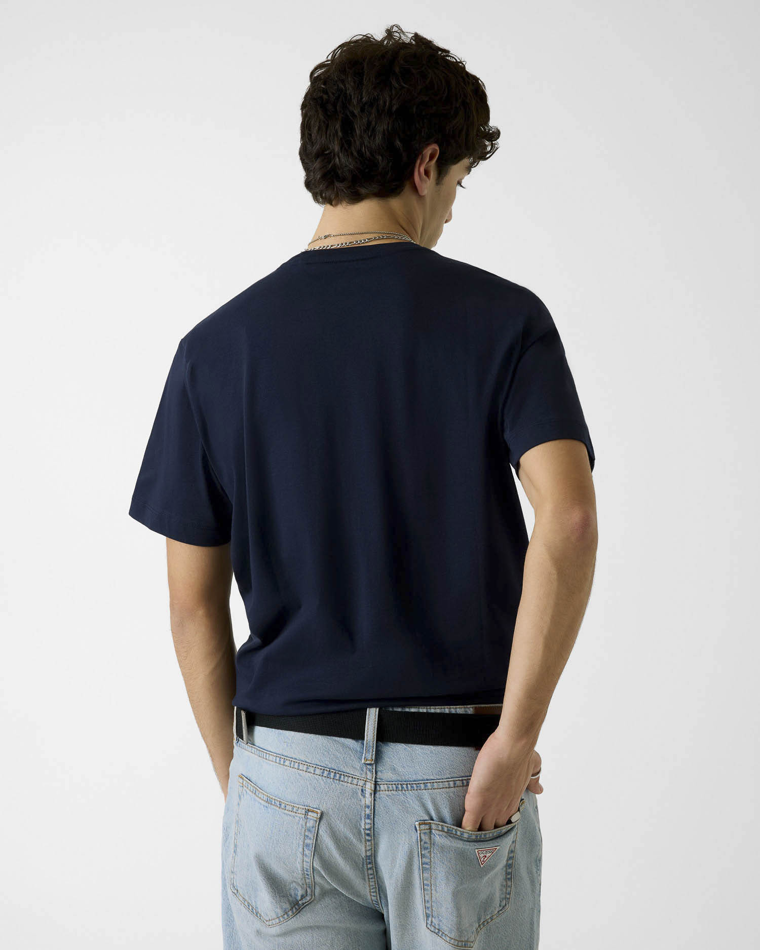 T-shirt mezza manica Guess Jeans blu in cotone con taschino e logo image