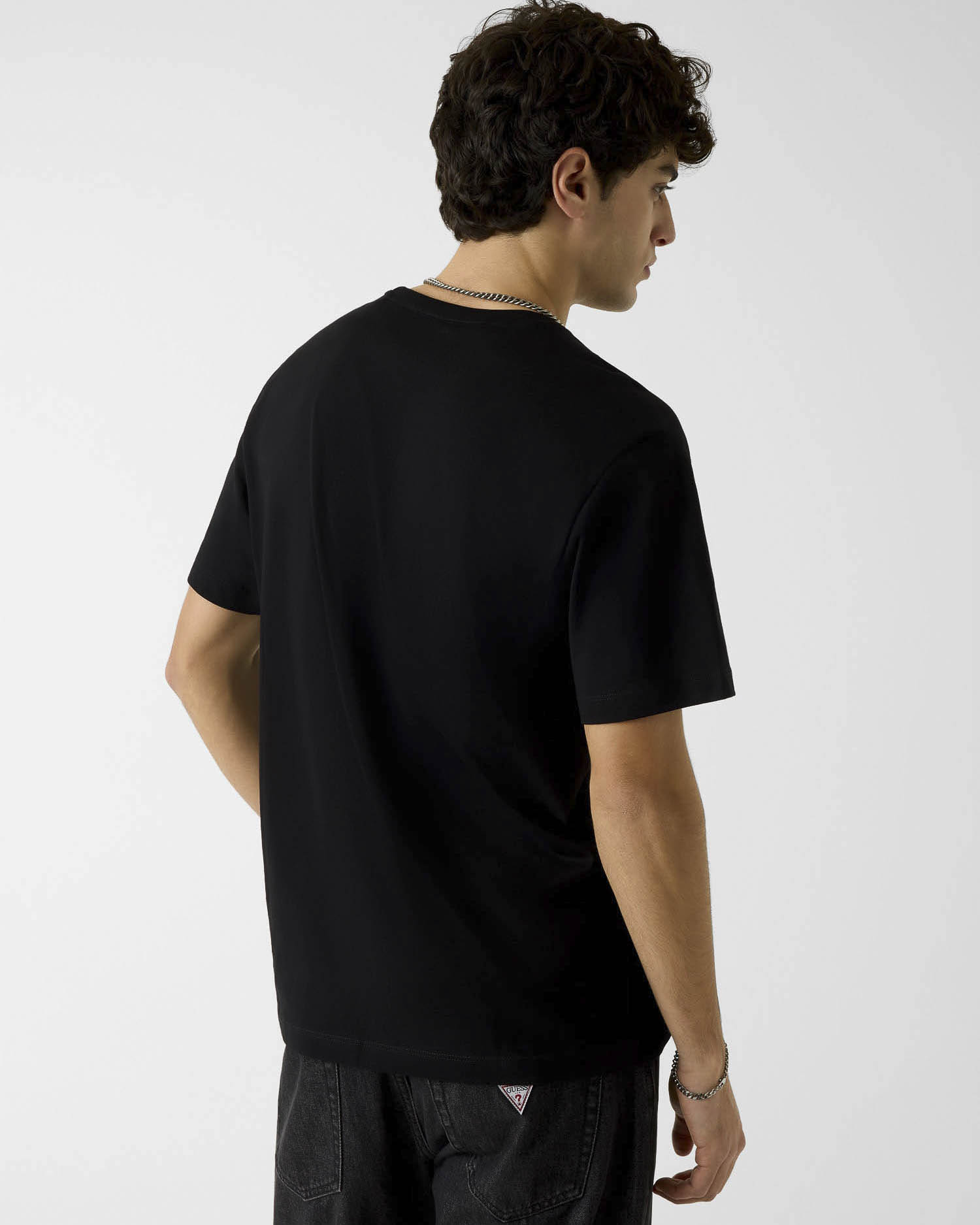 T-shirt mezza manica Guess Jeans nera in cotone con taschino e logo image