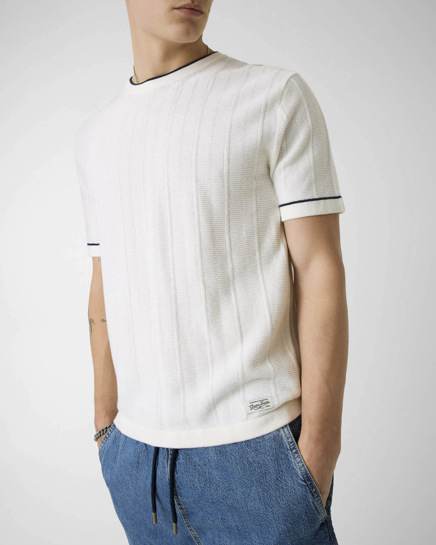 T-shirt Jeans panna in maglia di misto cotone a coste con bordino