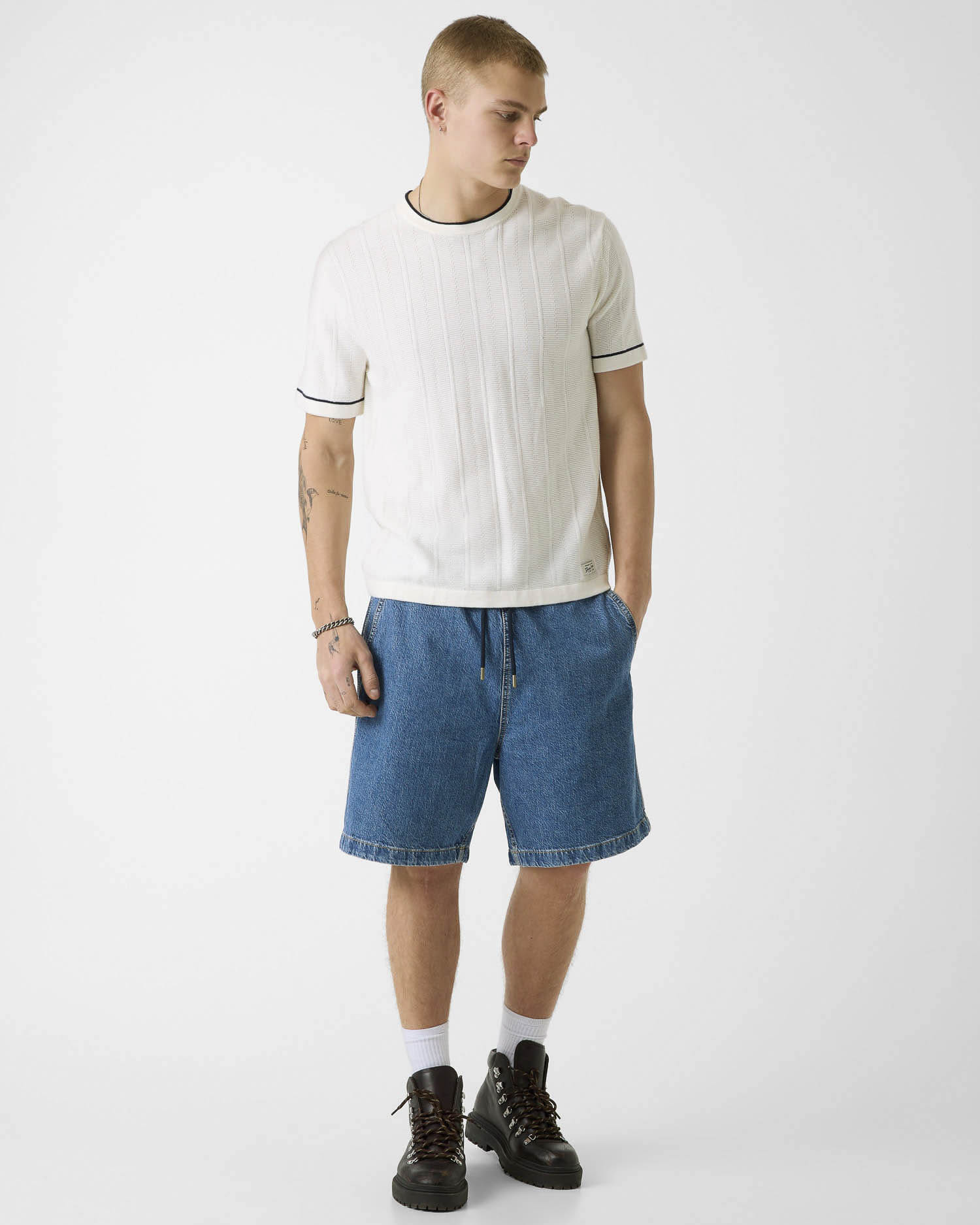 T-shirt Guess Jeans panna in maglia di misto cotone a coste con bordino image