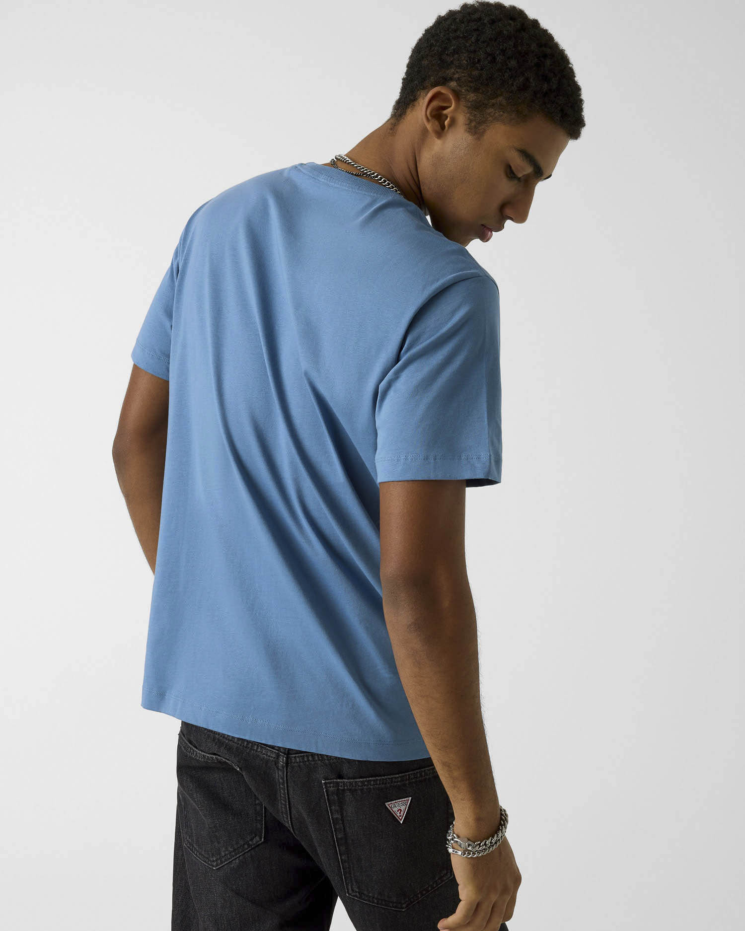 T-shirt mezza manica Guess Jeans celeste in cotone con logo ricamato
