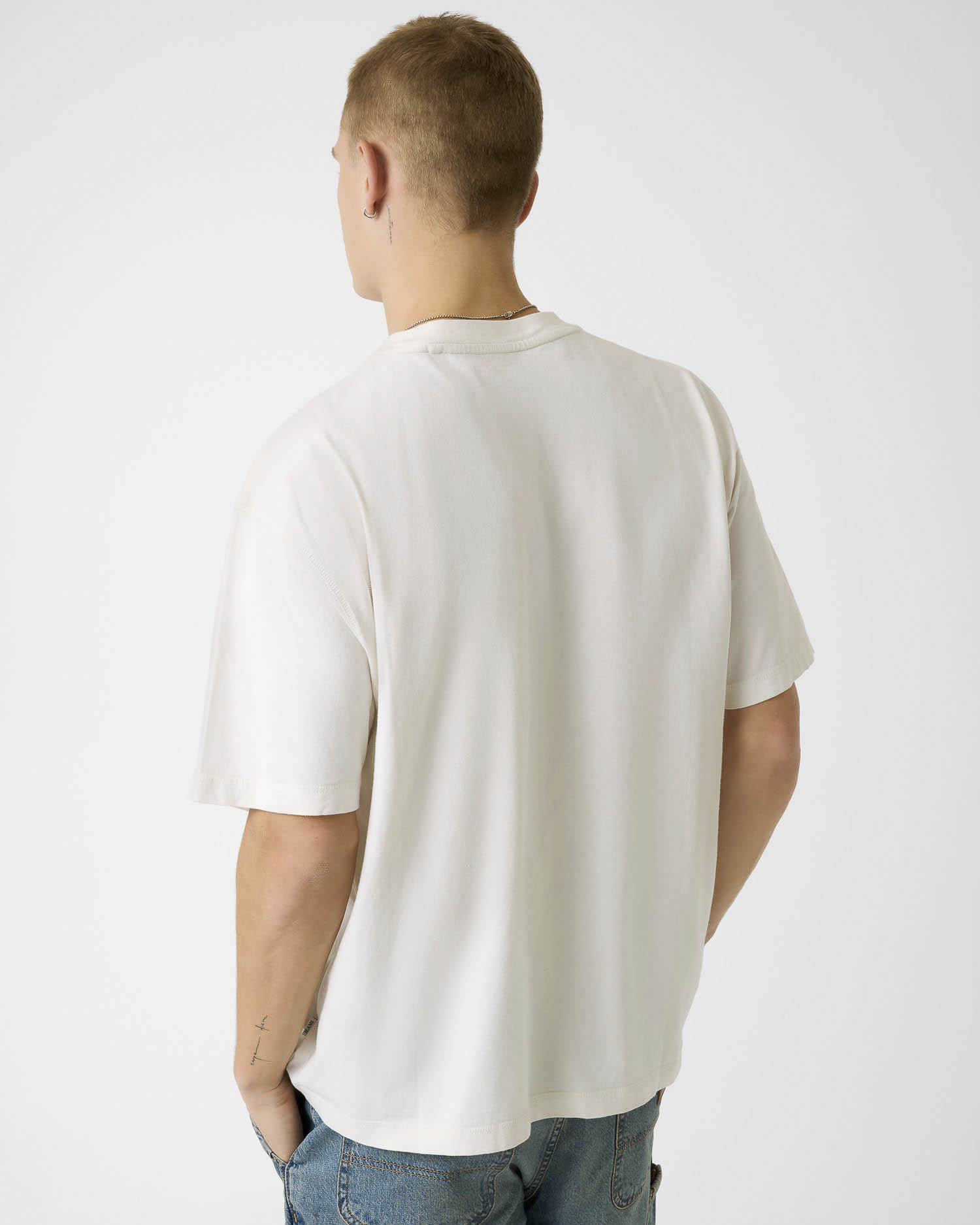 T-shirt mezza manica Guess Jeans bianca in cotone con stampa logo image