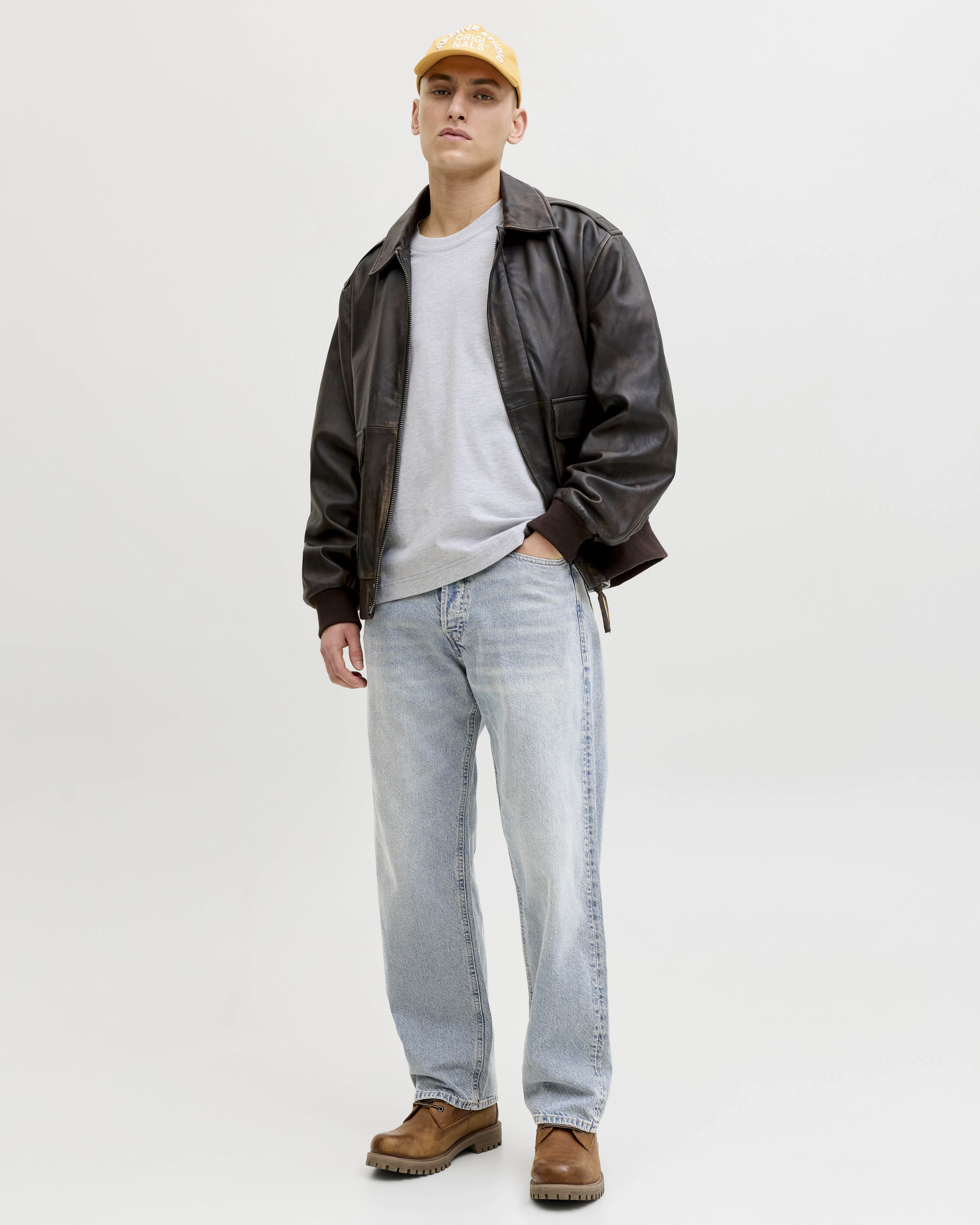 Jeans lavaggio chiaro in cotone a gamba dritta