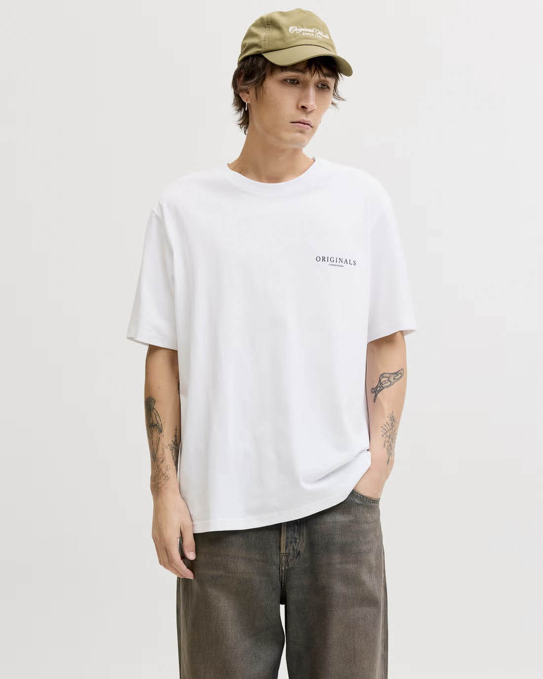 T-shirt Jack & Jones bianca in cotone con stampa floreale sul retro