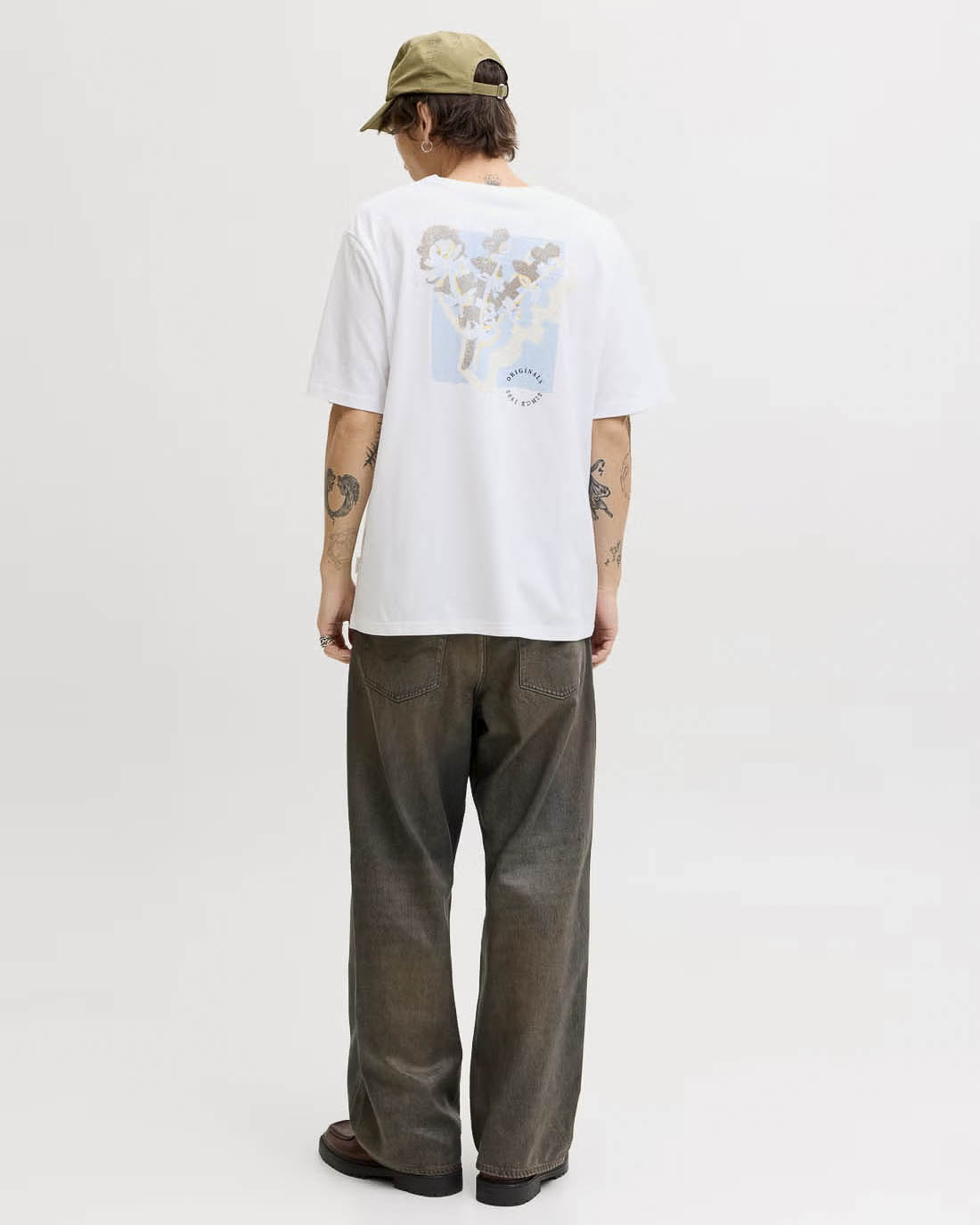 T-shirt Jack & Jones bianca in cotone con stampa floreale sul retro image