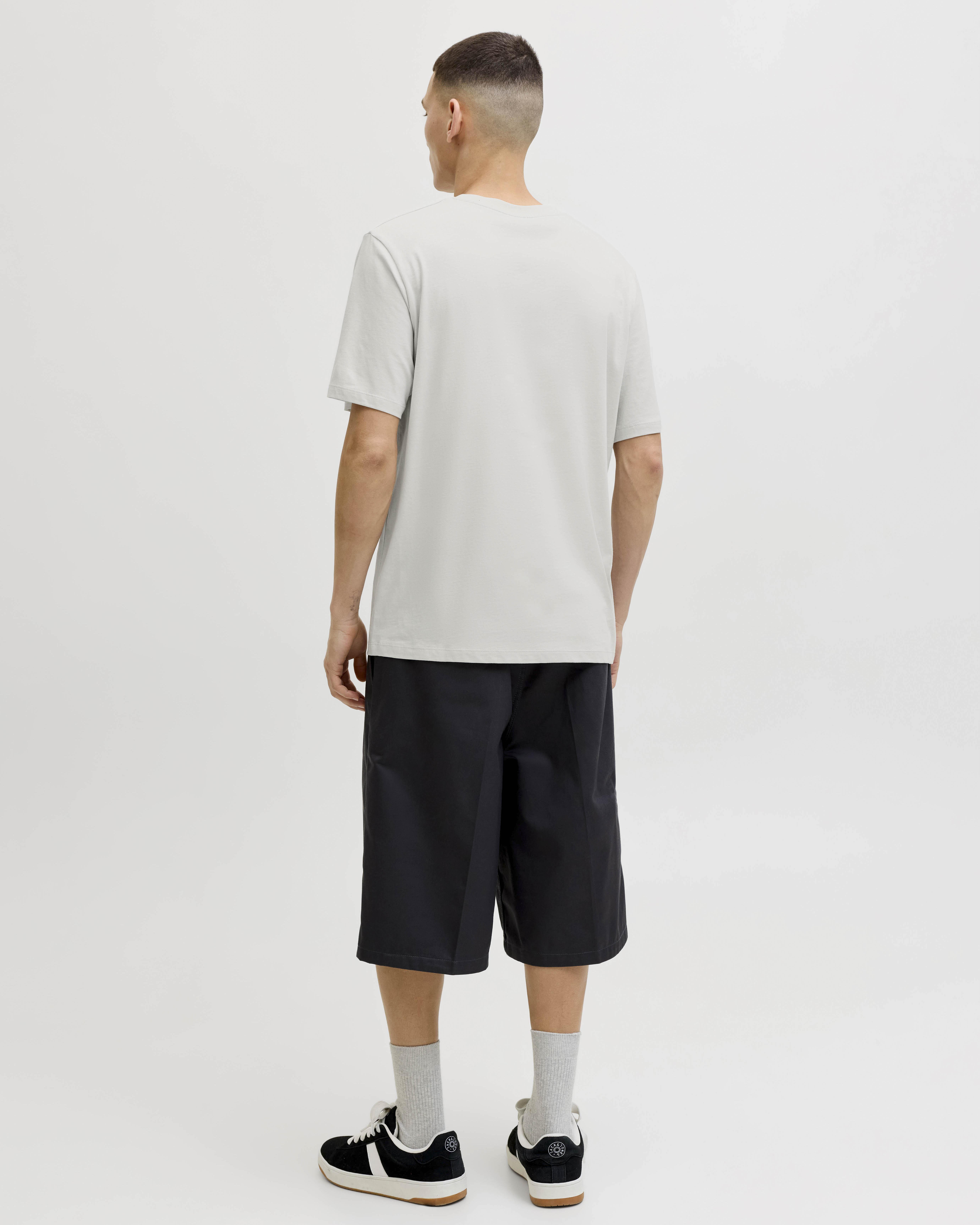 T-shirt mezza manica Jack & Jones grigia in cotone con stampa grafica image
