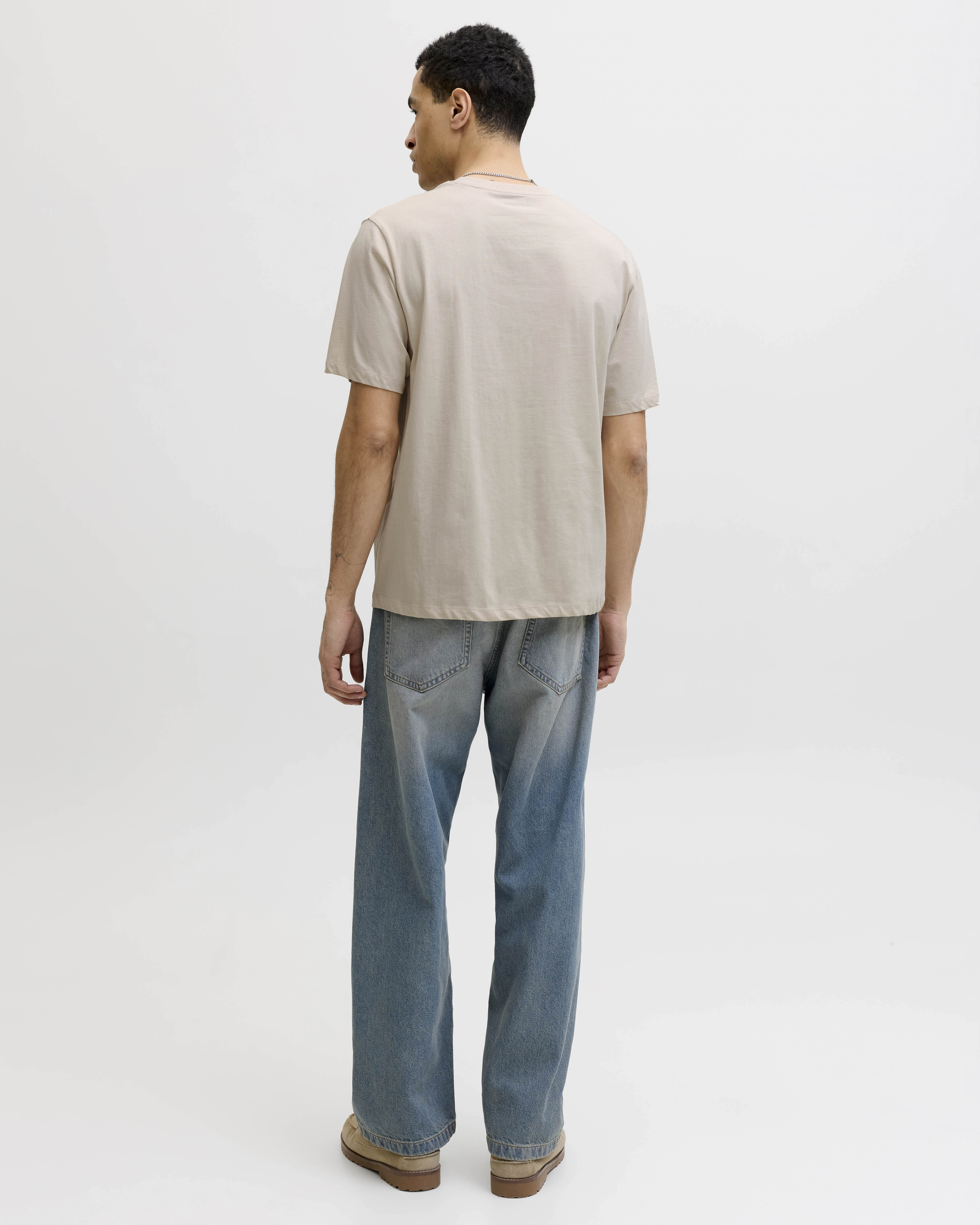 T-shirt mezza manica Jack & Jones beige in cotone con stampa logo floreale image