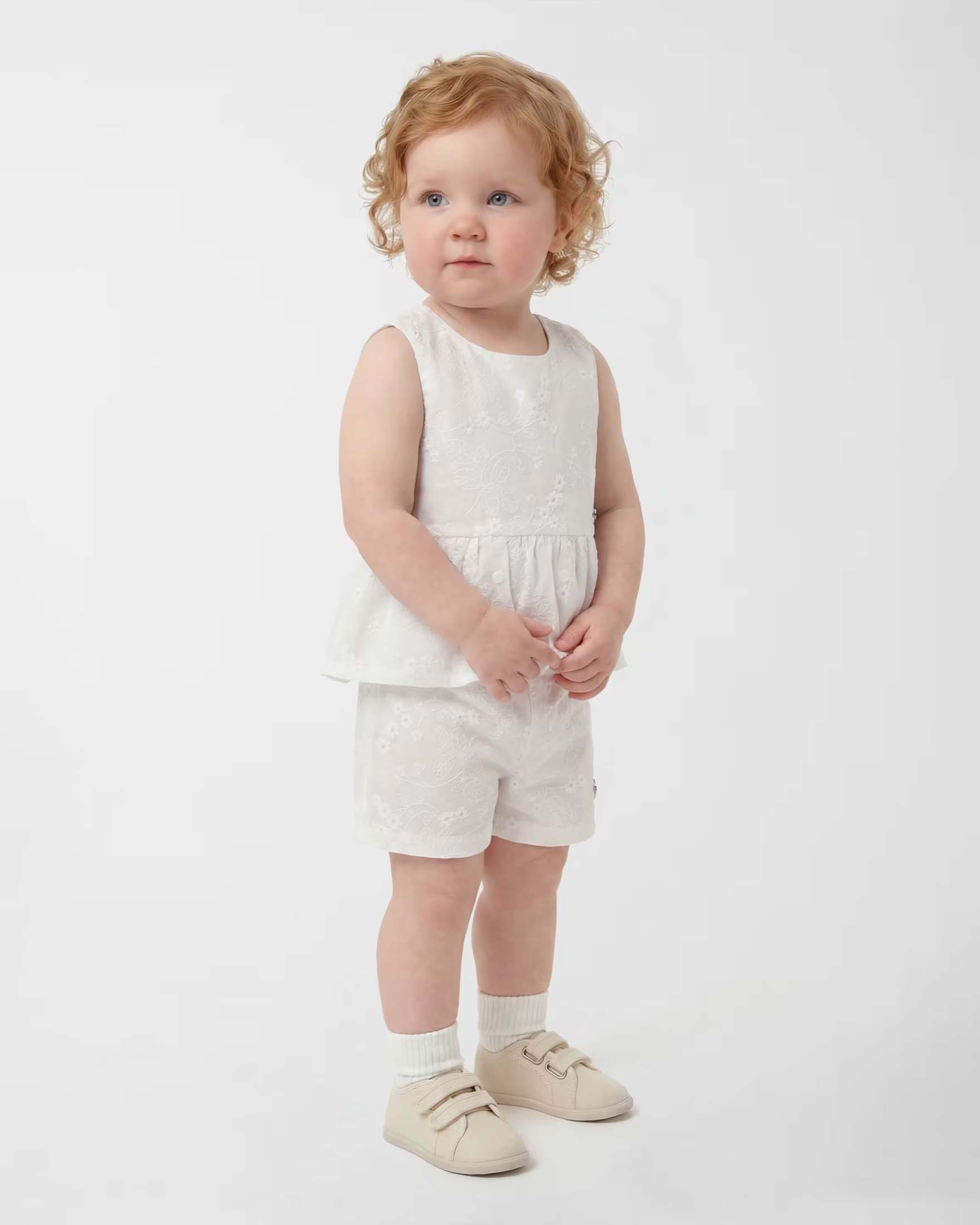 Completo canotta e short Guess bianco in tessuto ricamato di puro cotone