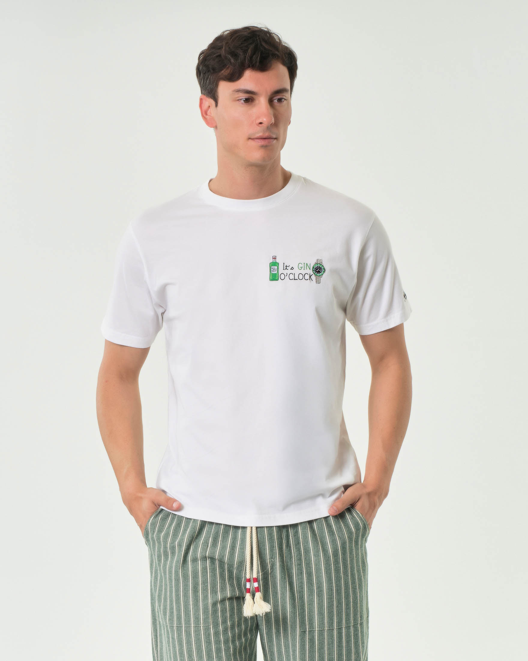 T-shirt bianca mezza manica con ricamo It's Gin O'Clock sul petto