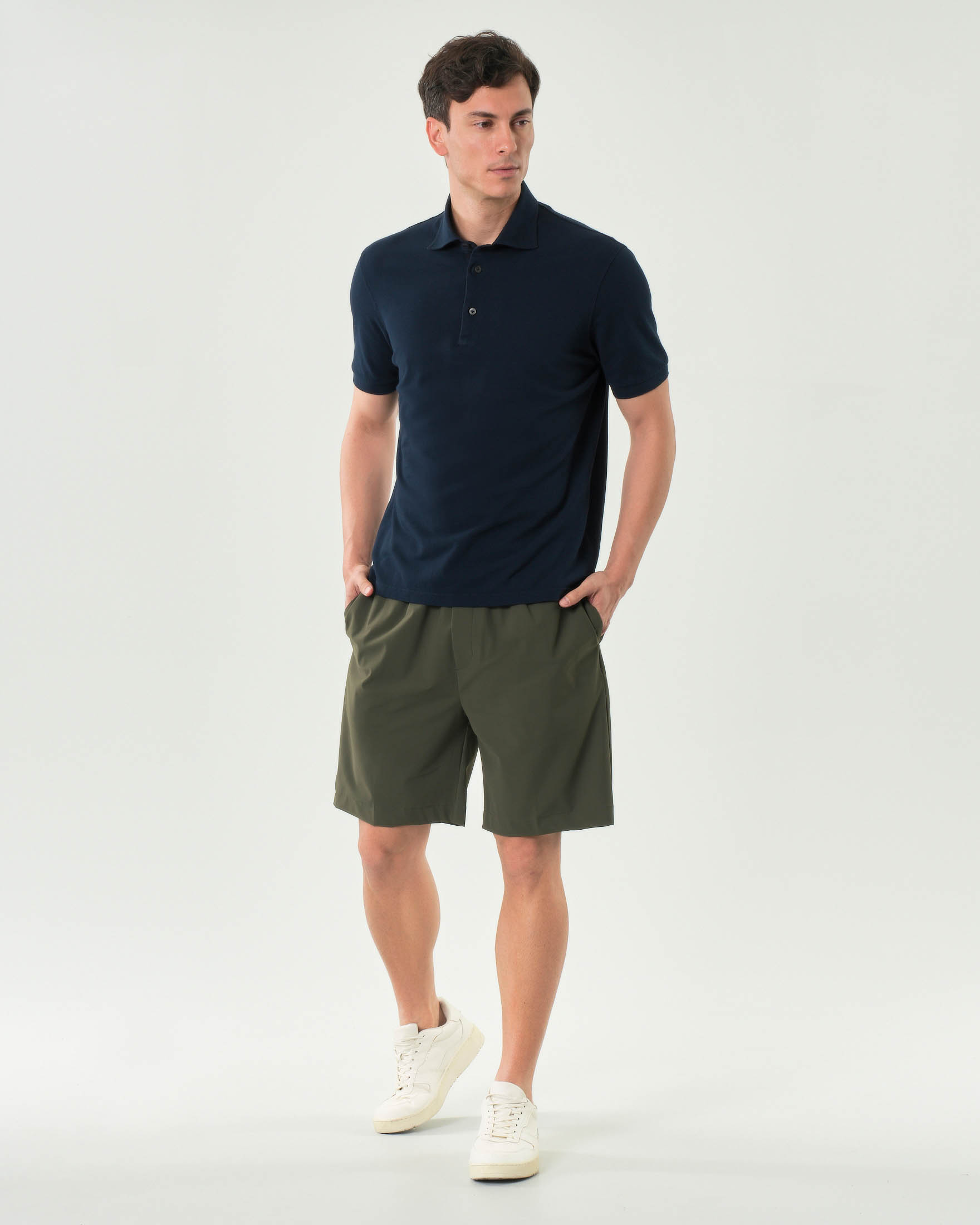 Bermuda chino slim Rodolfo Pellizzari verde militare in tessuto tecnico stretch