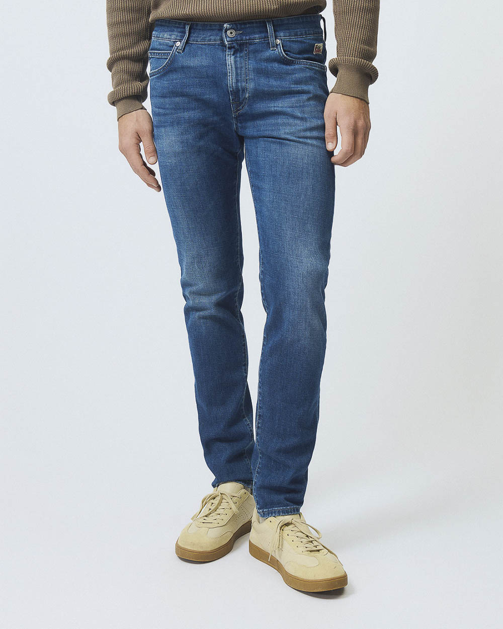 Jeans 517 Travis lavaggio medio stone washed con baffature image