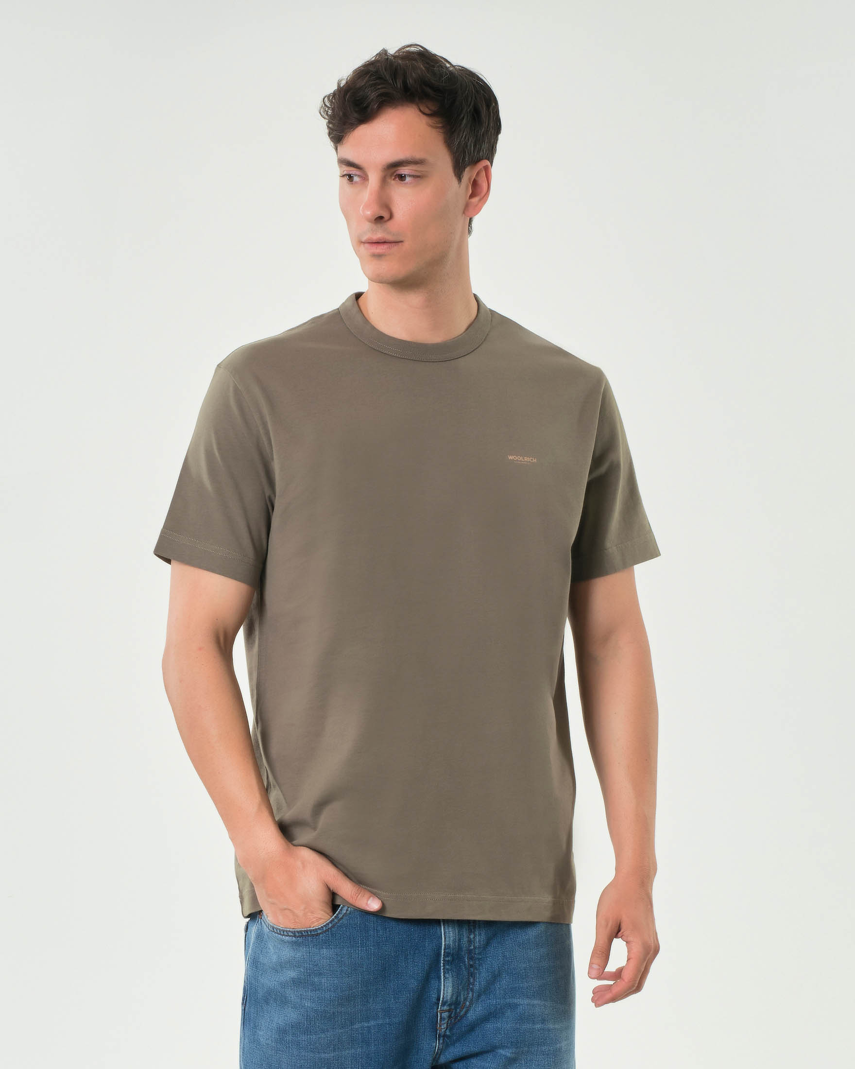 T-shirt Woolrich verde militare in jersey di cotone con logo stampato al petto