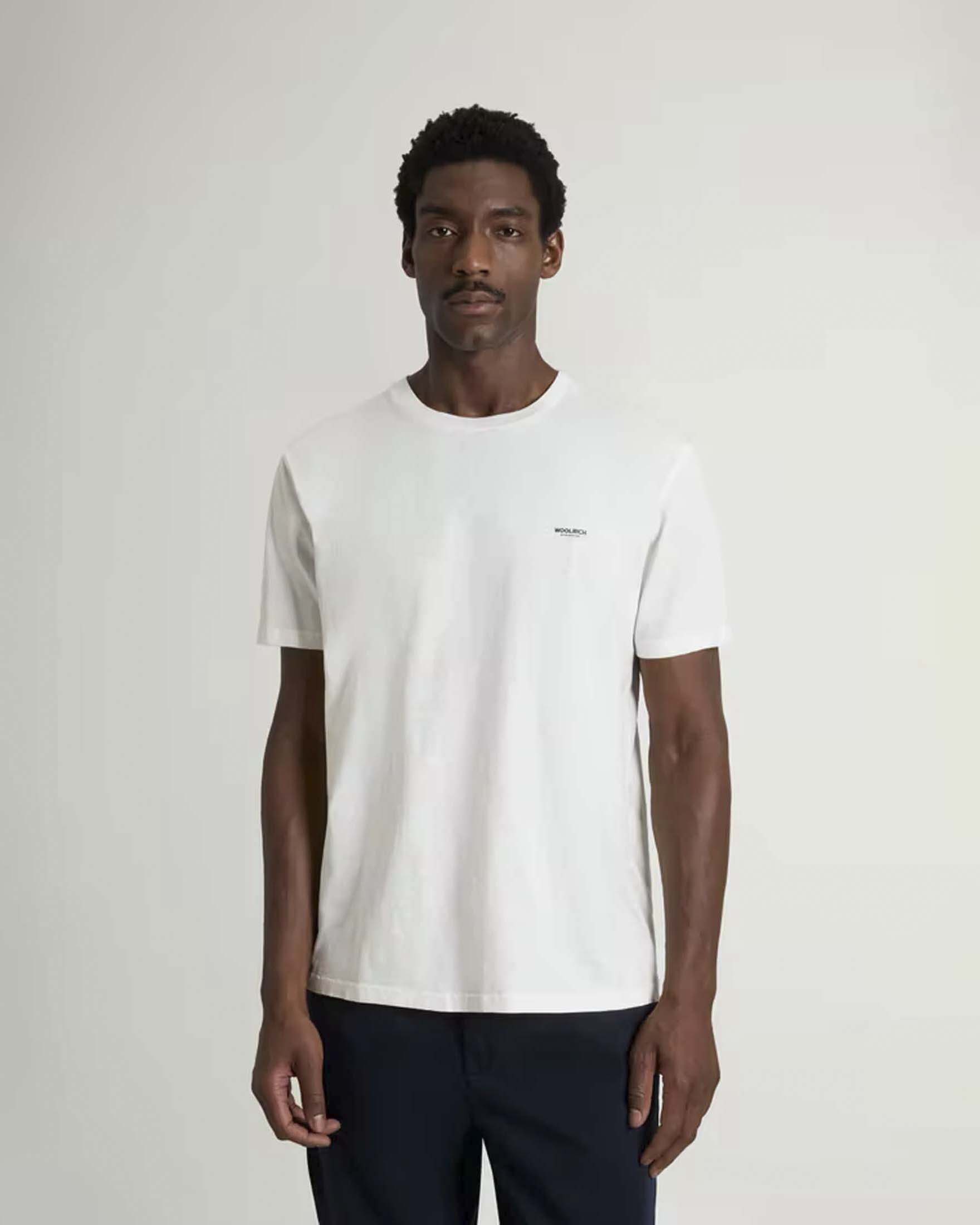 T-shirt Woolrich bianca in jersey di cotone slub con logo stampato al petto