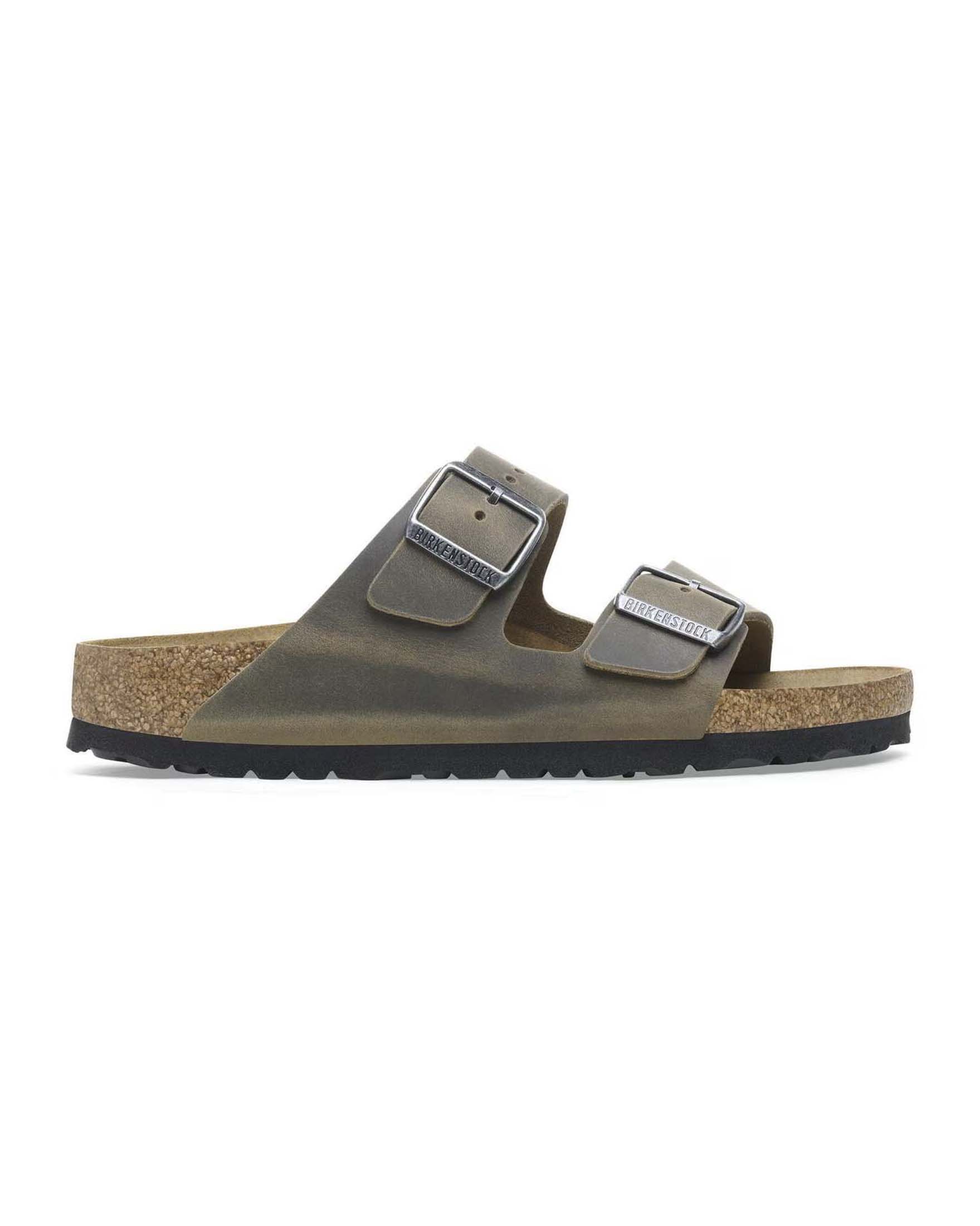 Sandalo Birkenstock Arizona color fango in pelle oleata invecchiata