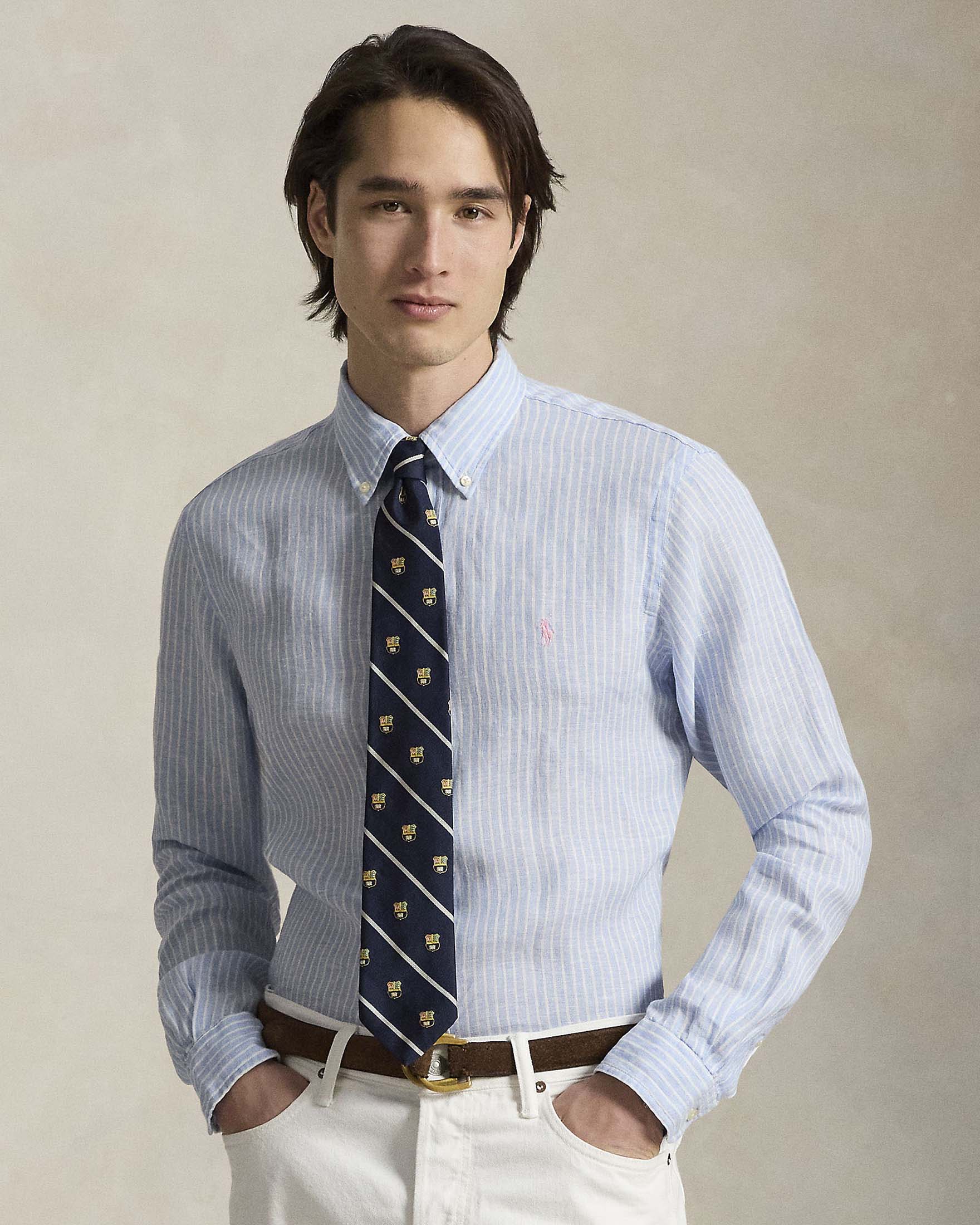 Camicia custom-fit a righe bianche e celesti in popeline di cotone con colletto button-down image