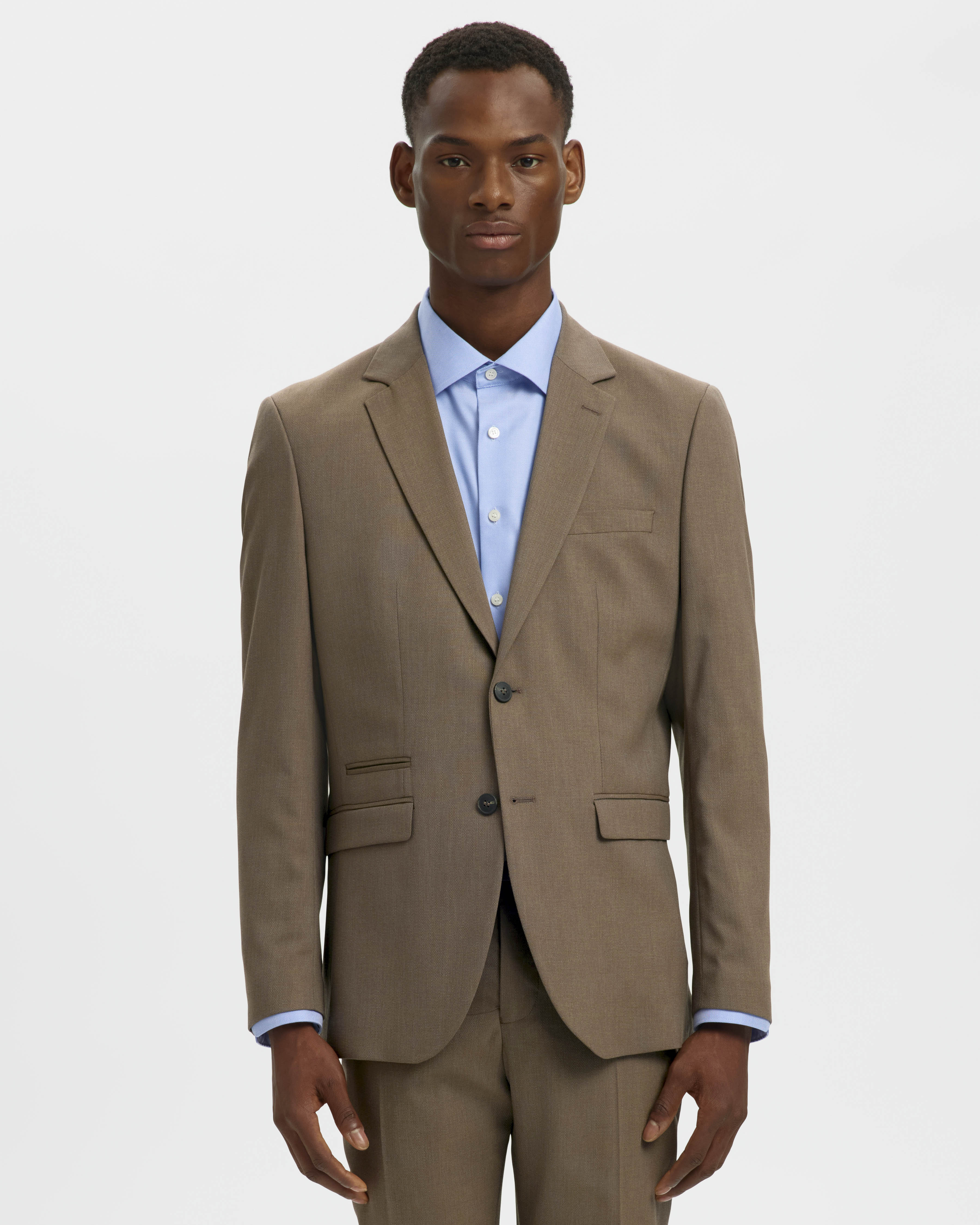 Blazer Selected Homme color fango in tessuto armaturato di misto lana stretch con chiusura monopetto