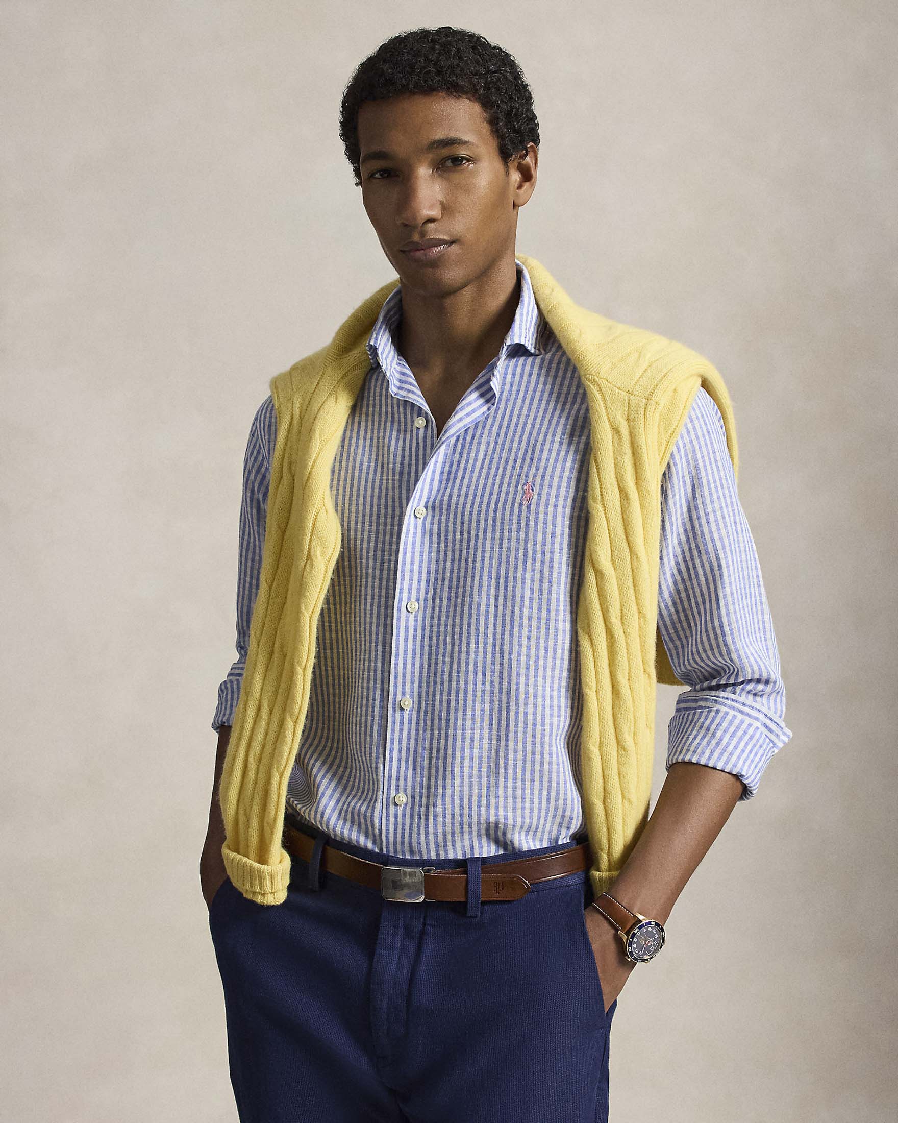 Camicia custom-fit a righe bianche e celesti in misto cotone e lino image