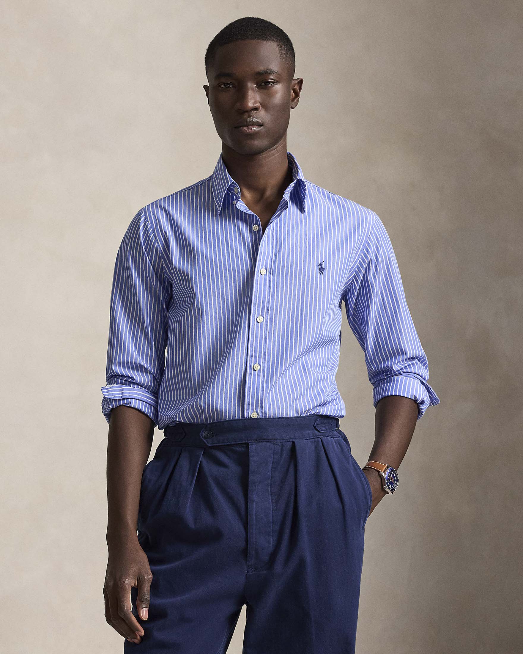 Camicia custom-fit a righe celesti e bianche in popeline di cotone con colletto button-down image