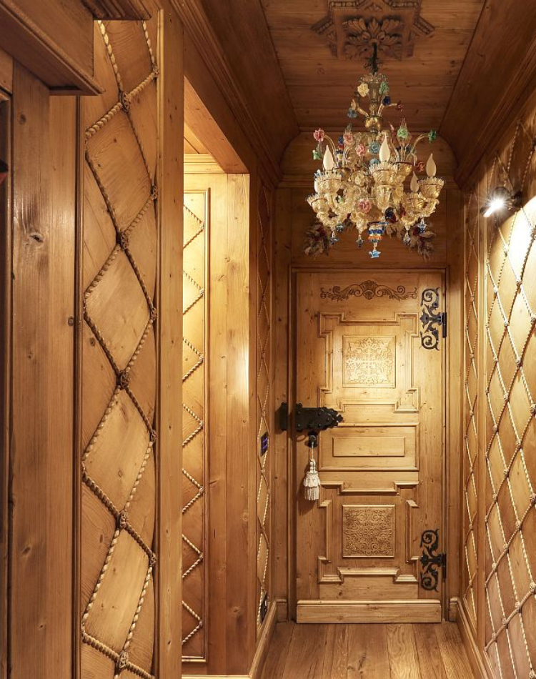 boiserie decorata in legno rovere