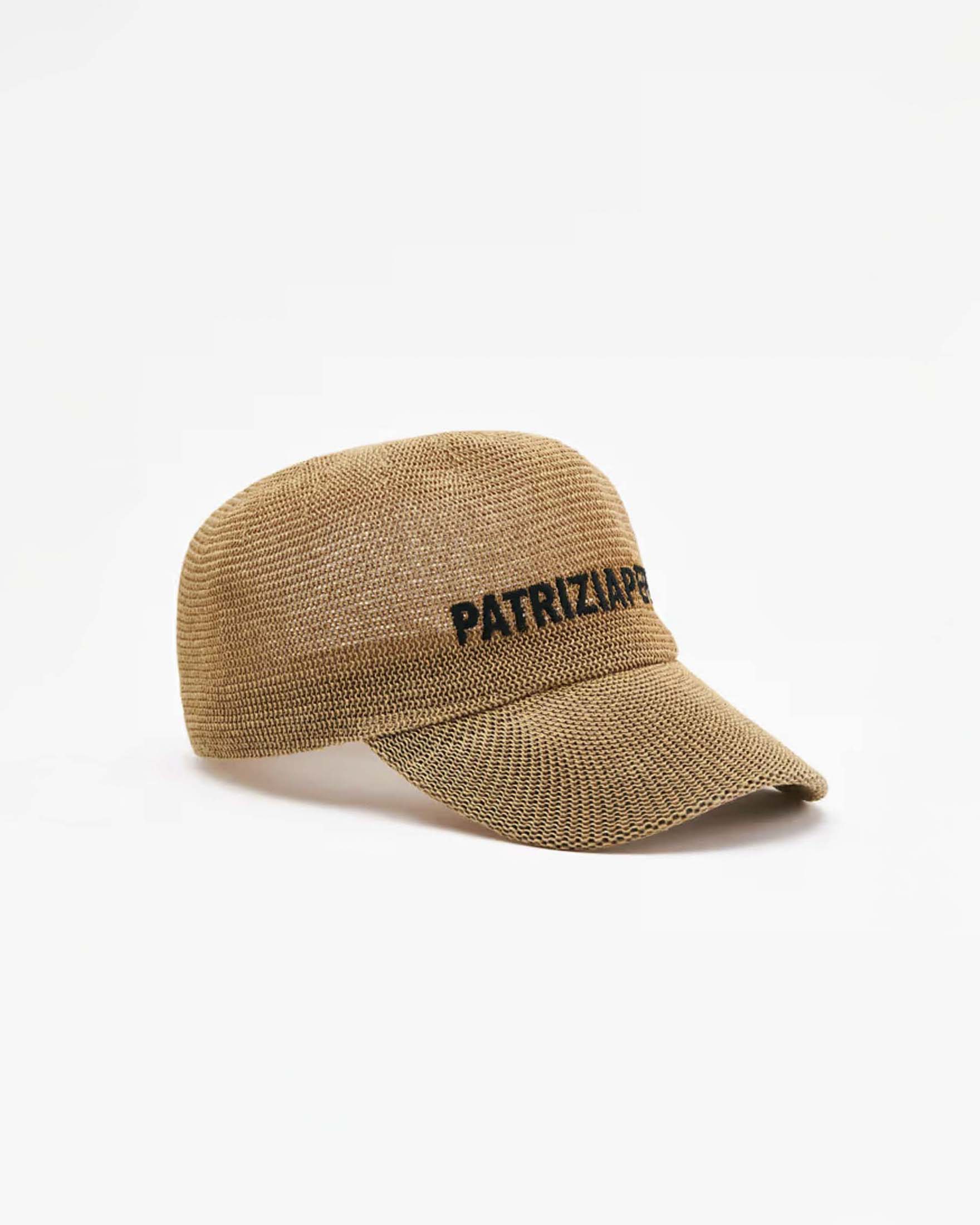 Cappellino color cammello Patrizia Pepe in carta tessile con logo ricamato a contrasto
