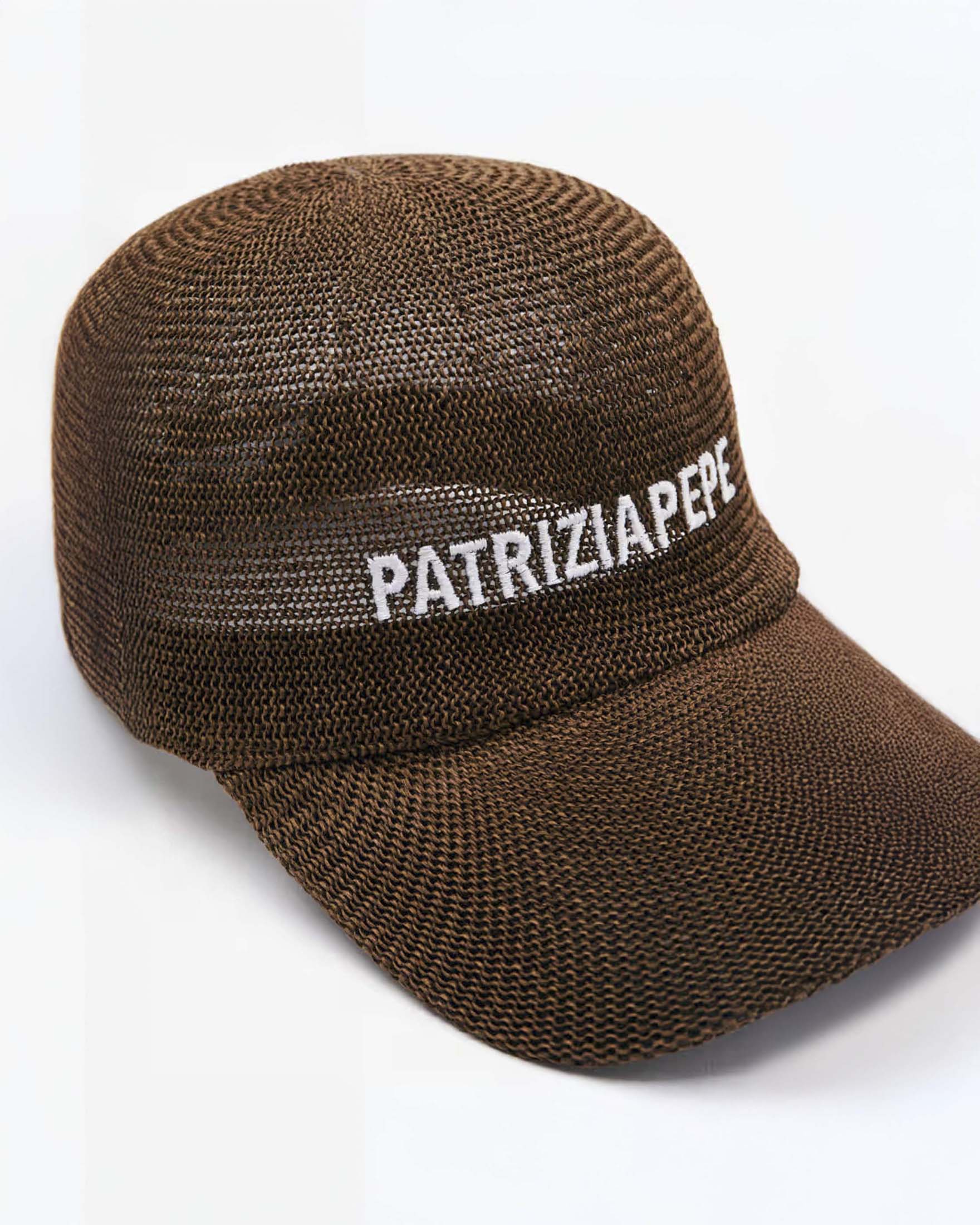 Cappellino marrone Patrizia Pepe in carta tessile con logo ricamato a contrasto
