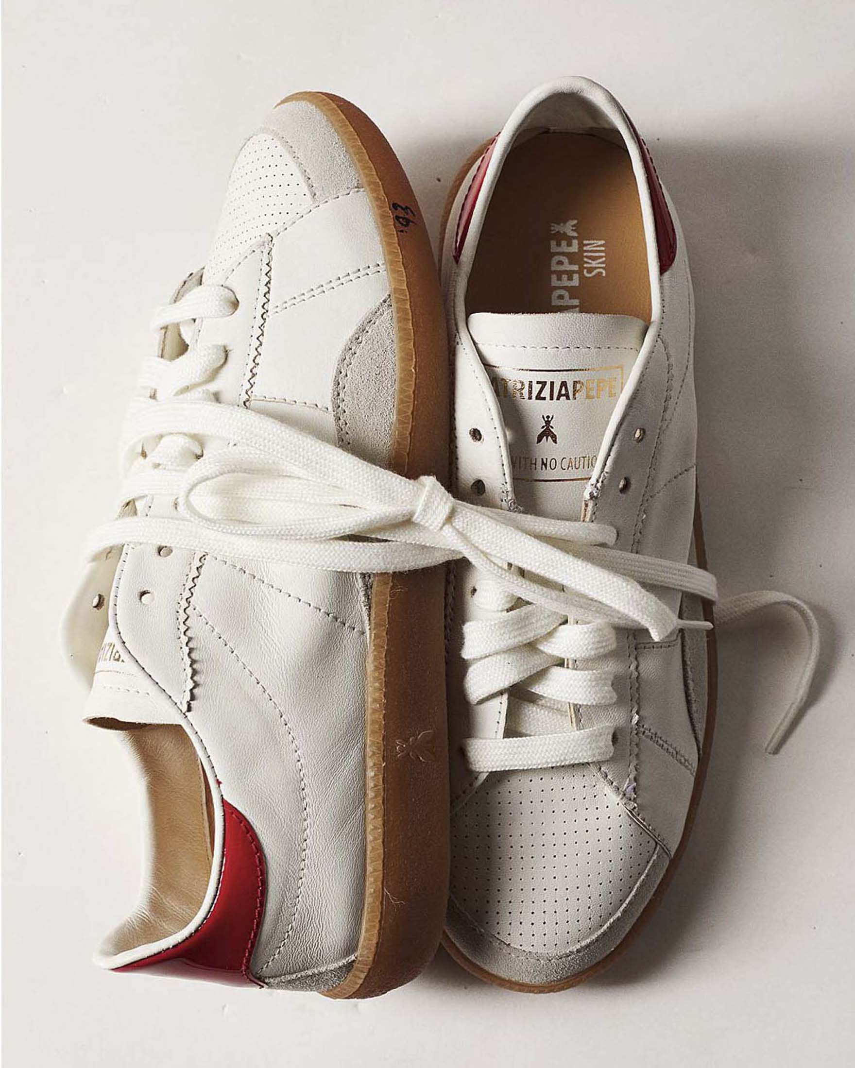Sneakers SKIN bianche Patrizia Pepe in nappa con dettagli glossy rossi e suede