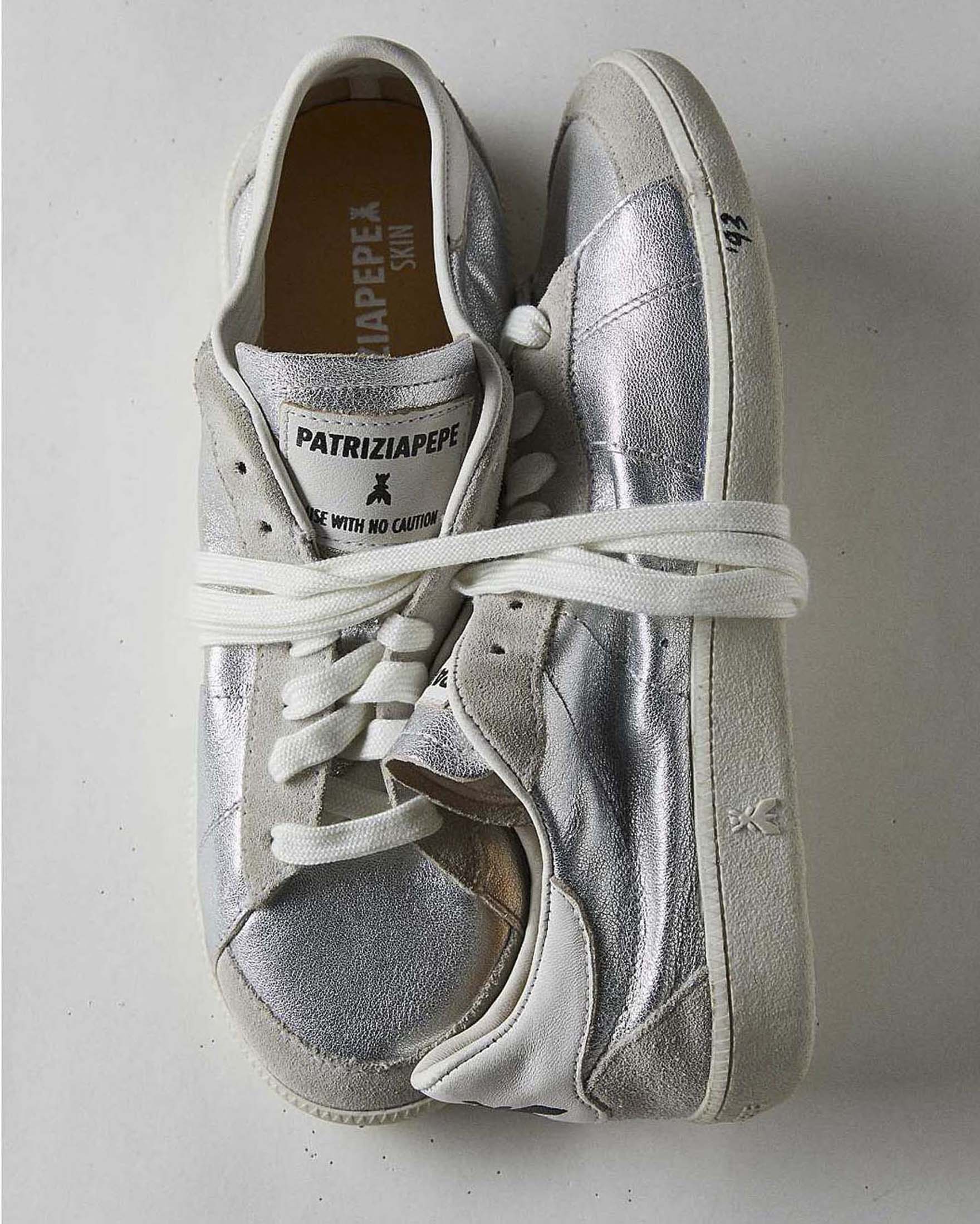 Sneakers SKIN '93 argento Patrizia Pepe in nappa laminata stonewash