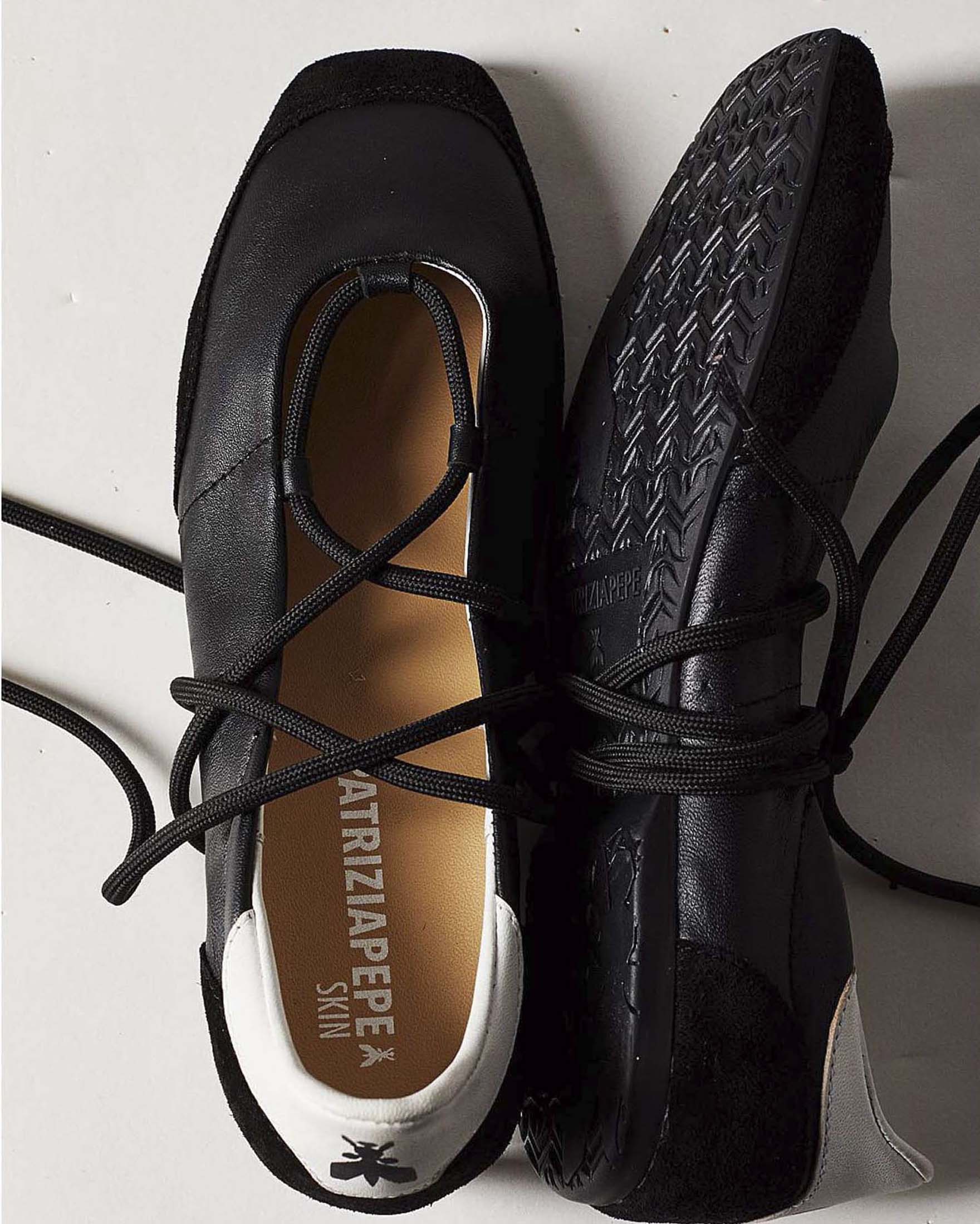 Ballerine Dancing SKIN nere in nappa e suede con lacci alla caviglia
