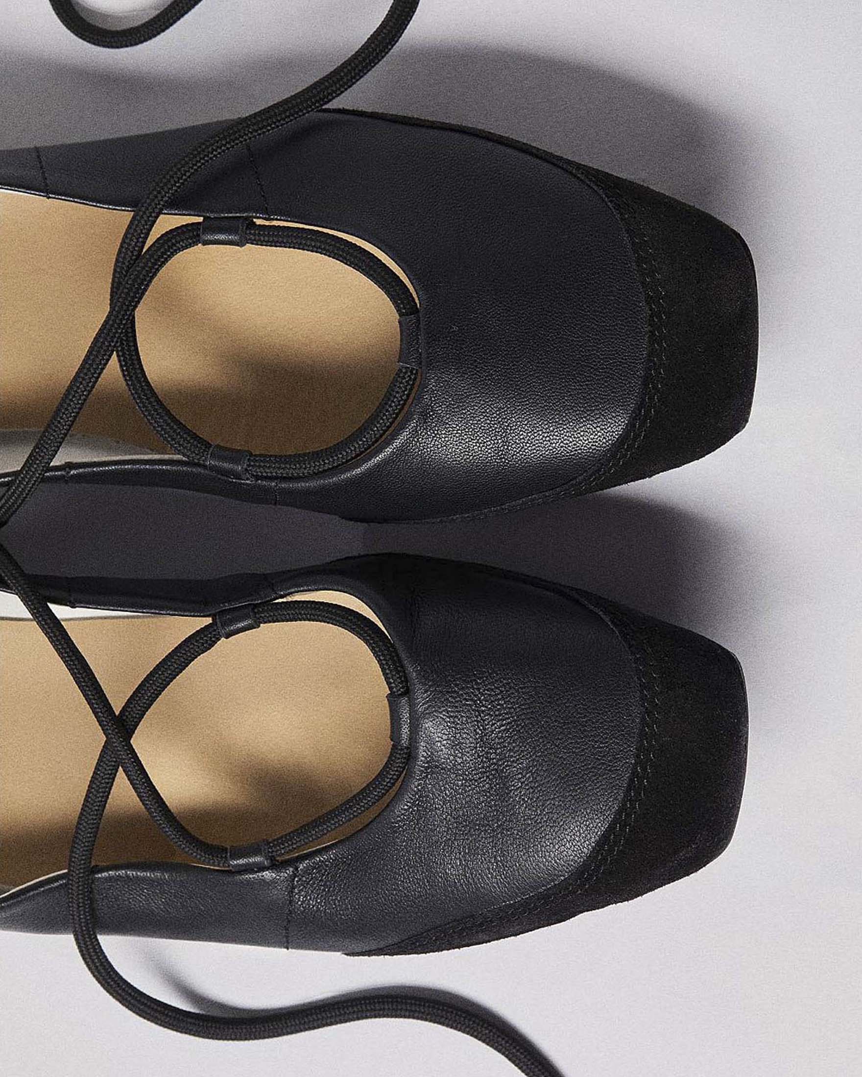 Ballerine Dancing SKIN Patrizia Pepe nere in nappa e suede con lacci alla caviglia