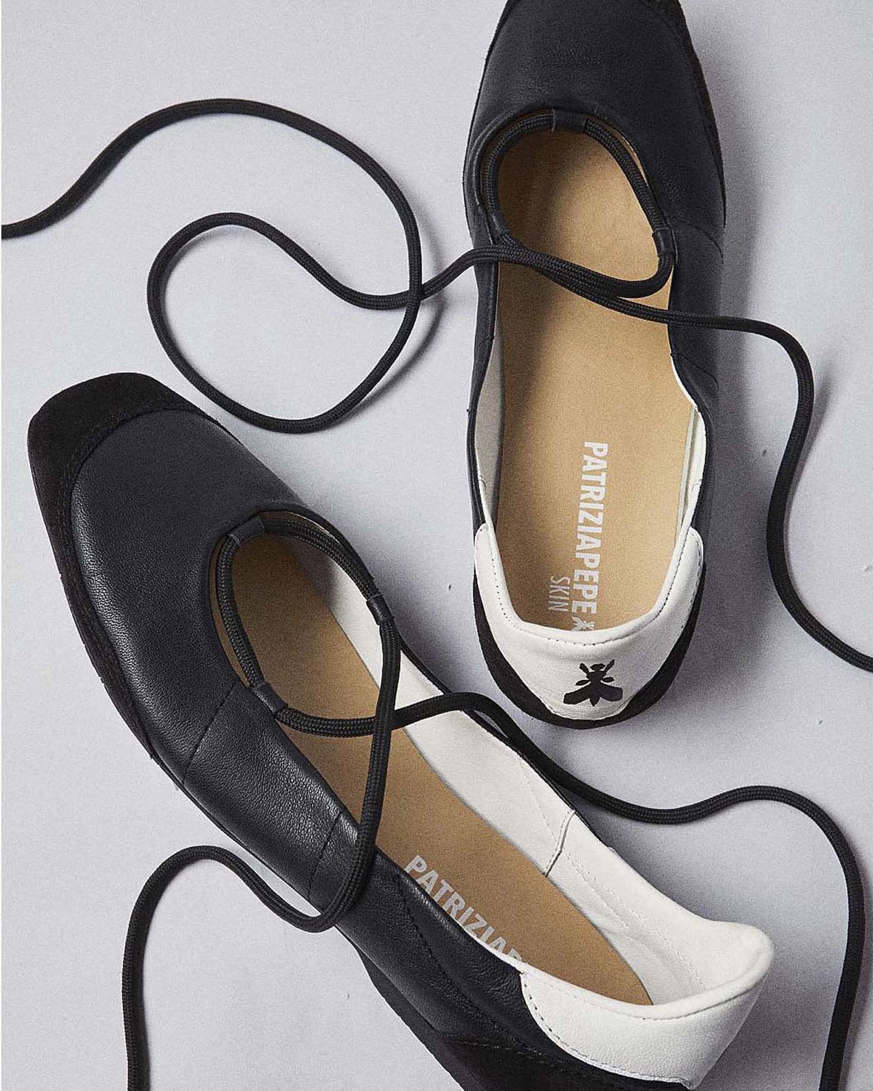Ballerine Dancing SKIN Patrizia Pepe nere in nappa e suede con lacci alla caviglia