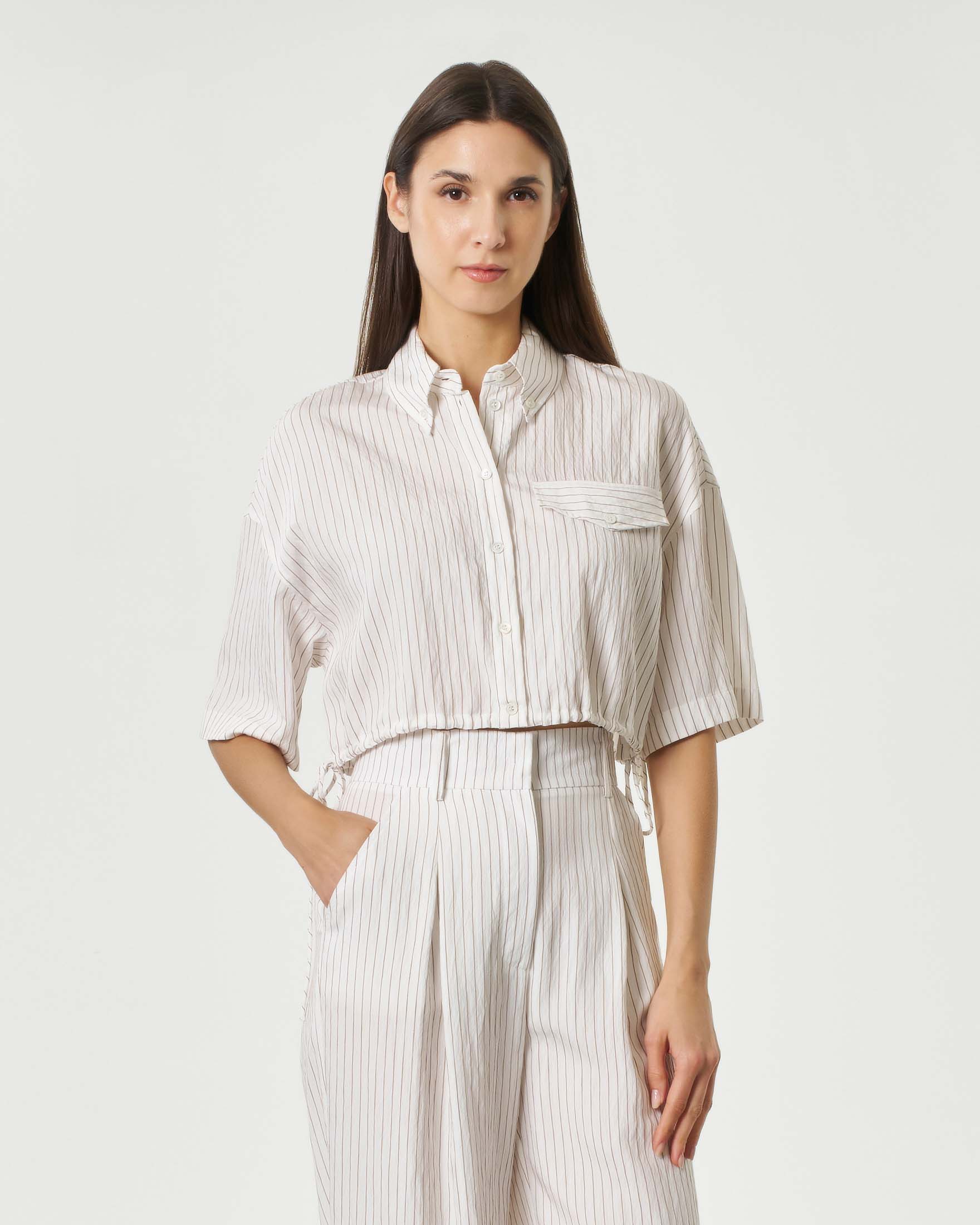 Camicia crop a mezze maniche Patrizia Pepe bianca gessata in viscosa con coulisse in vita regolabile