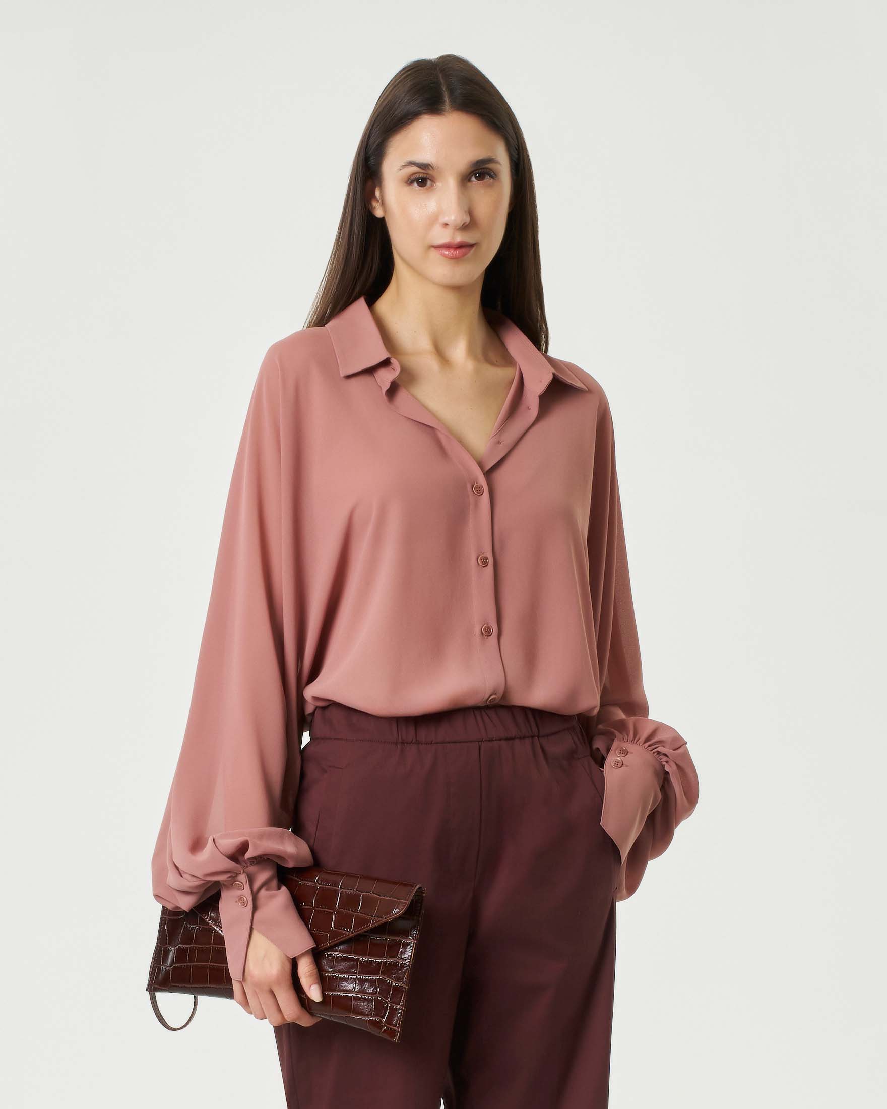 Camicia fluida terracotta con maniche ampie