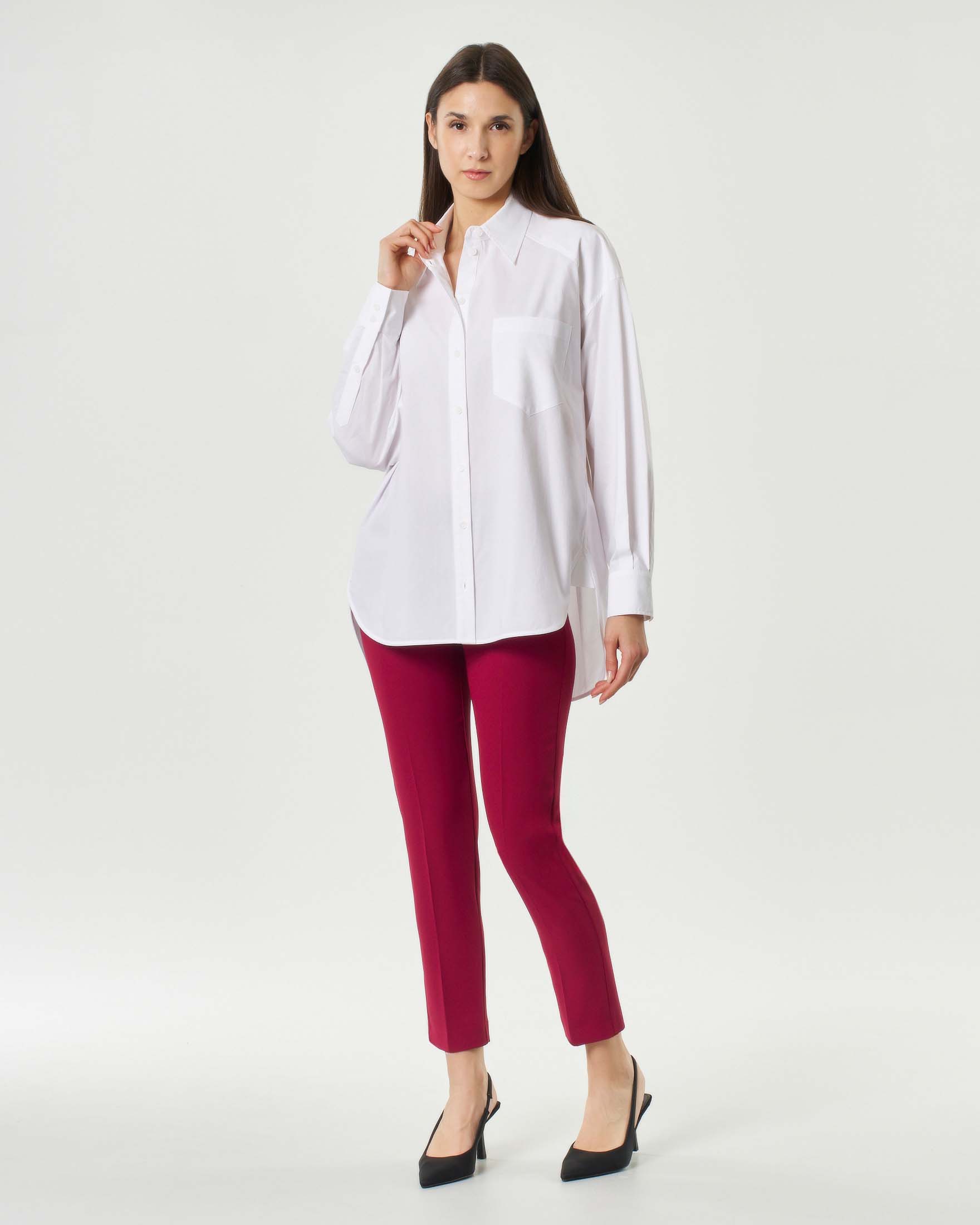 Pantaloni slim a sigaretta rubino in crêpe con passanti