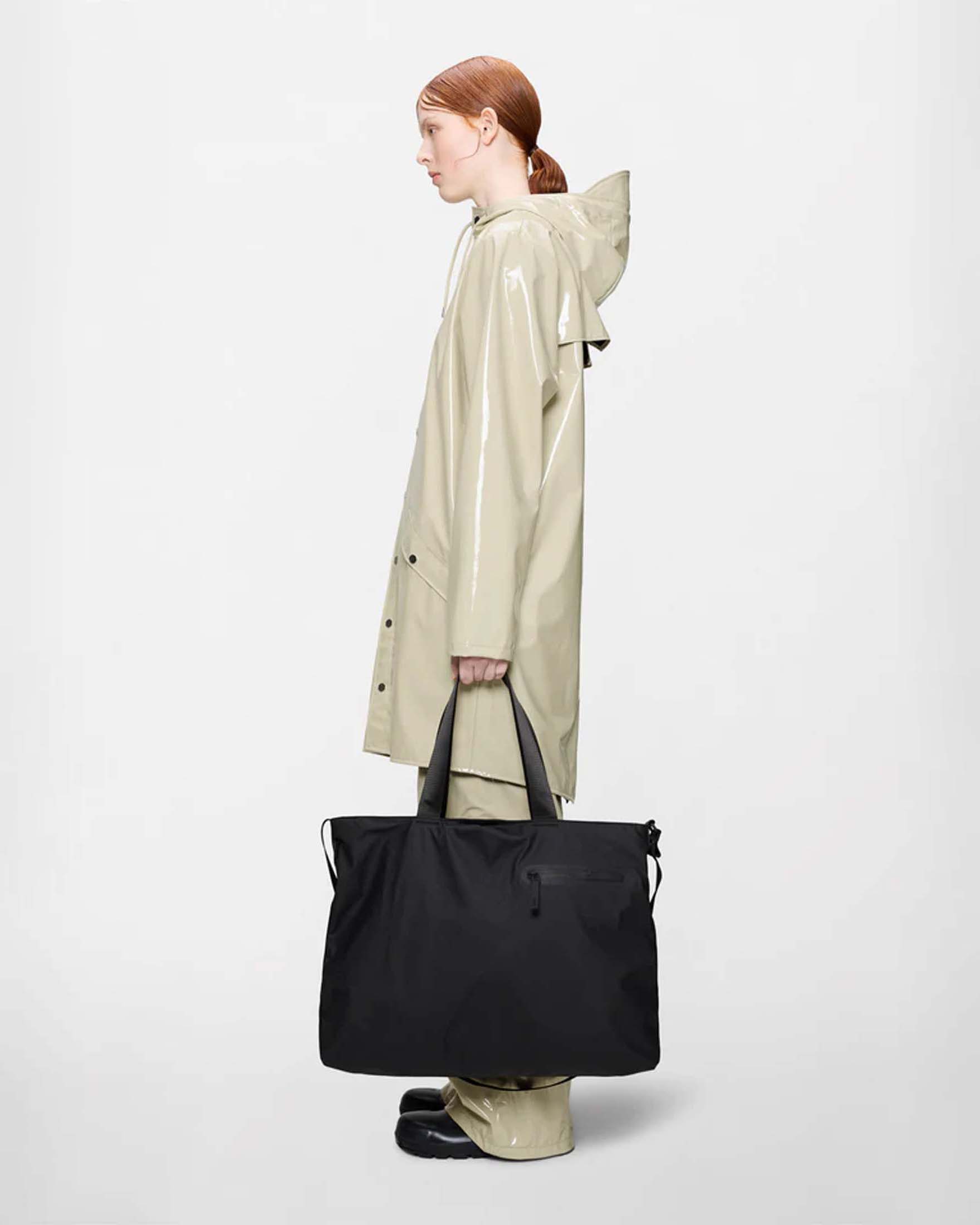 Dash Messenger Tote Bag Rains nera con manici a mano e taschino laterale image