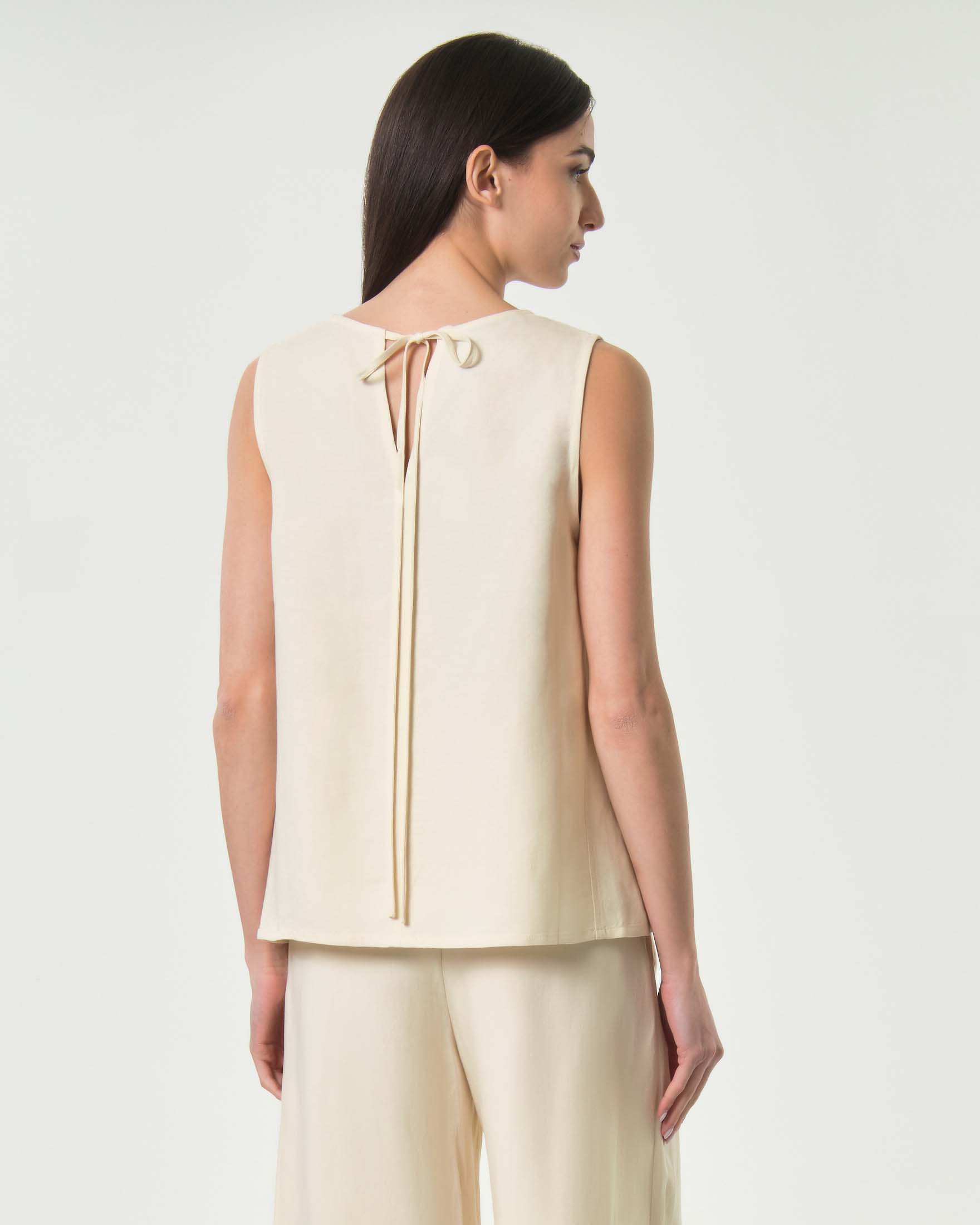 Top smanicato girocollo Milla avorio in viscosa e lino con chiusura a goccia sul retro