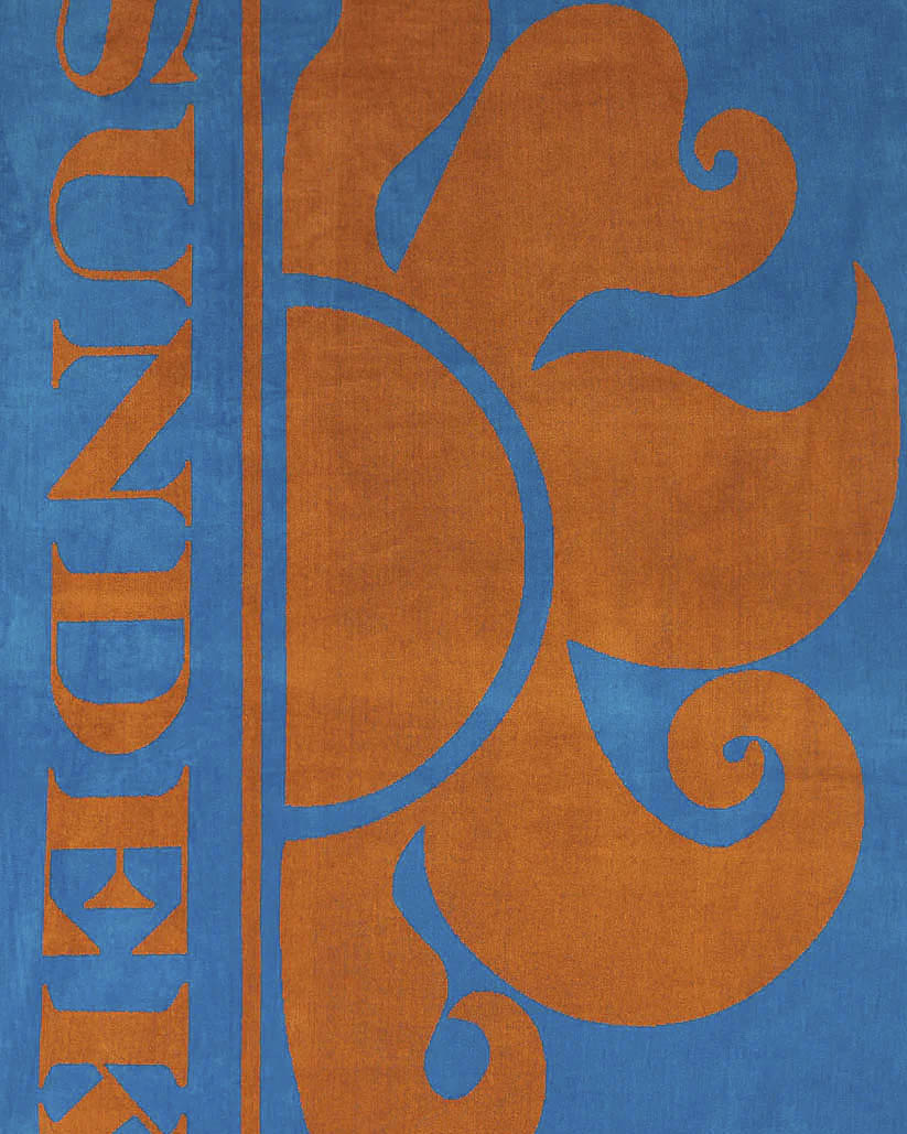 Telo mare blu indaco Sundek in spugna con logo sole arancione jacquard image