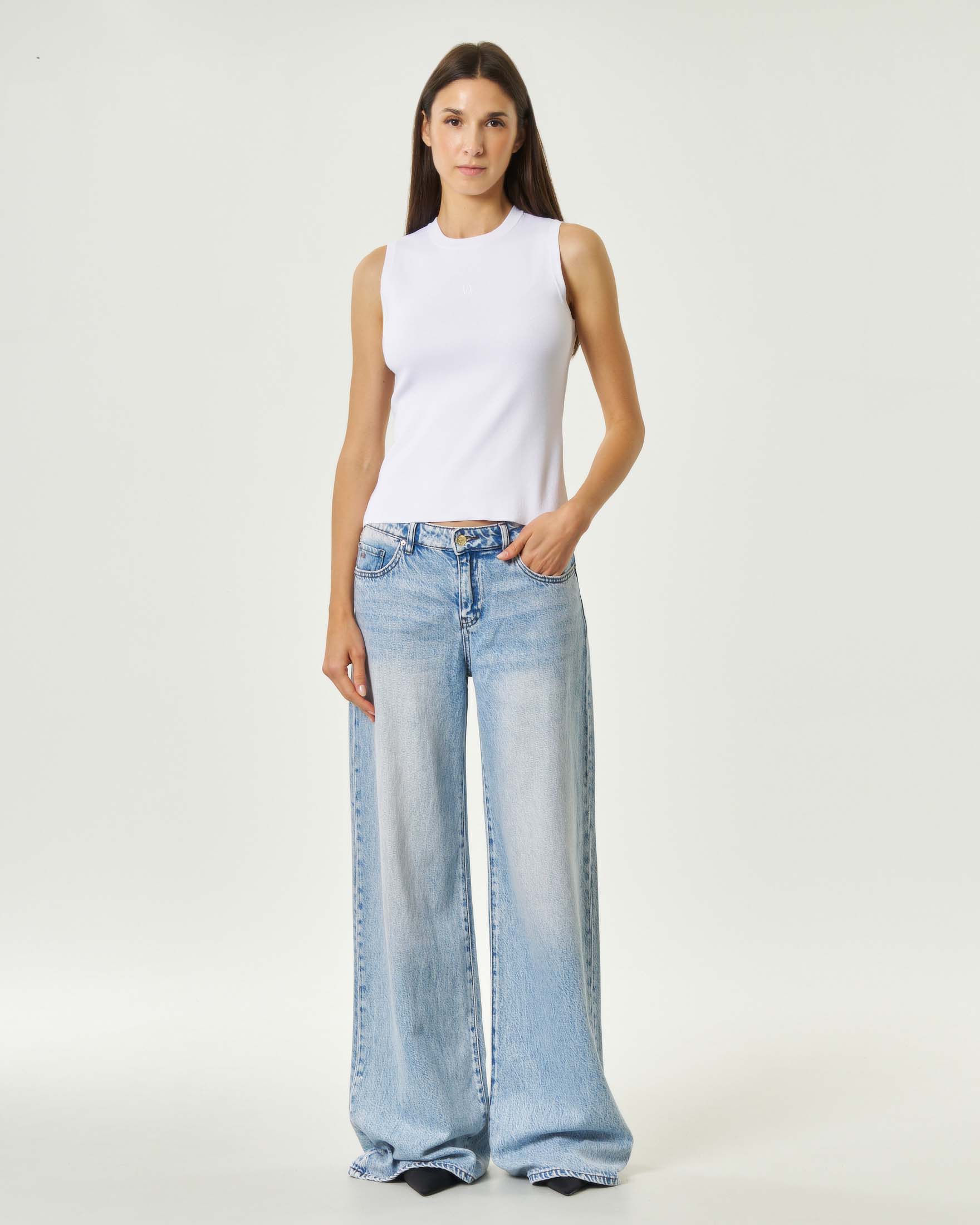 Jeans wide leg Armani Exchange super stonewashed chiari con logo applicato sul retro