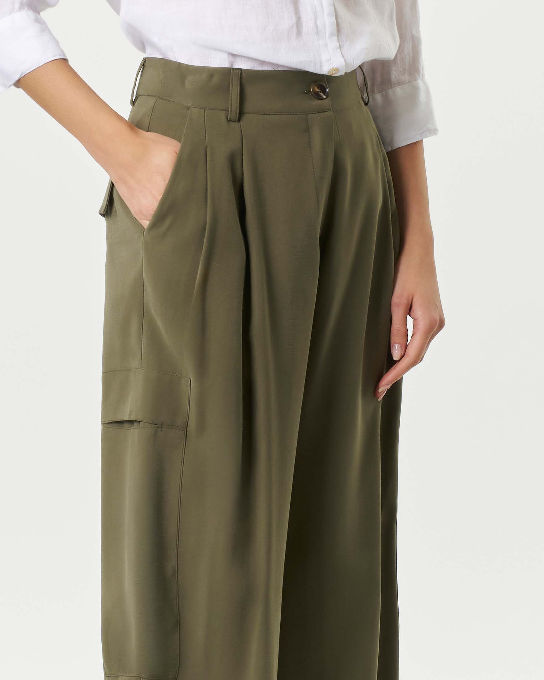 Pantaloni cargo Hlo! militari in tencel con passanti per cintura e pince su fronte e retro image