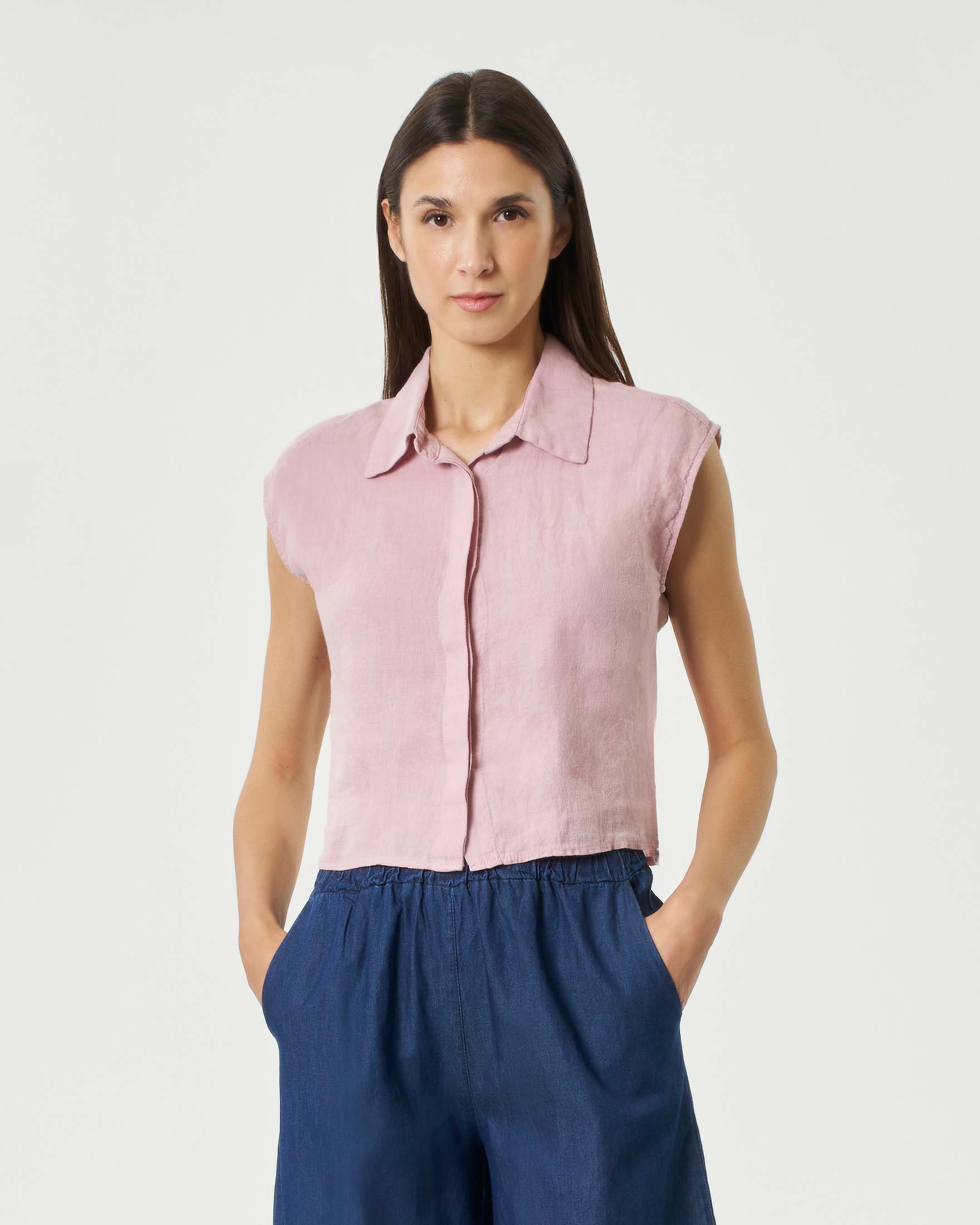 Hlo! — Camicia cropped Hlo! rosa in puro lino con maniche ad aletta e abbottonatura nascosta