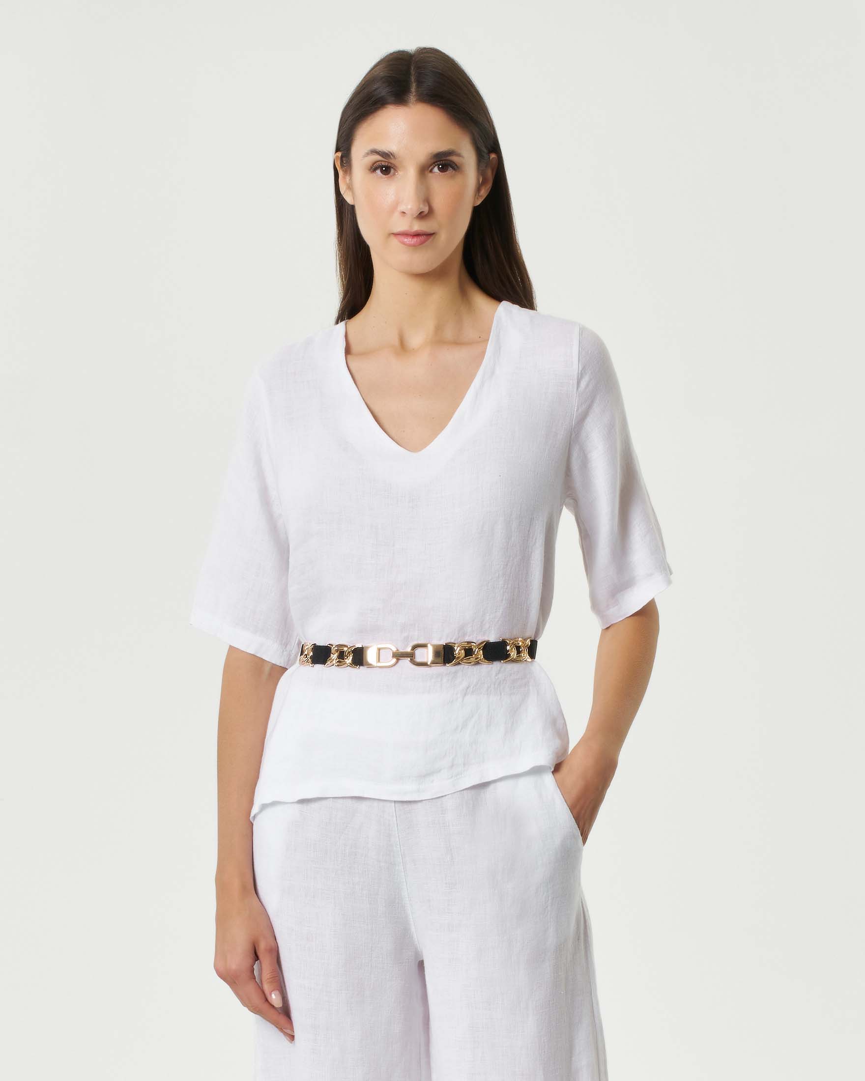 Hlo! — Blusa a mezze maniche Hlo! bianca in puro lino con scollo a V e spacchetti laterali