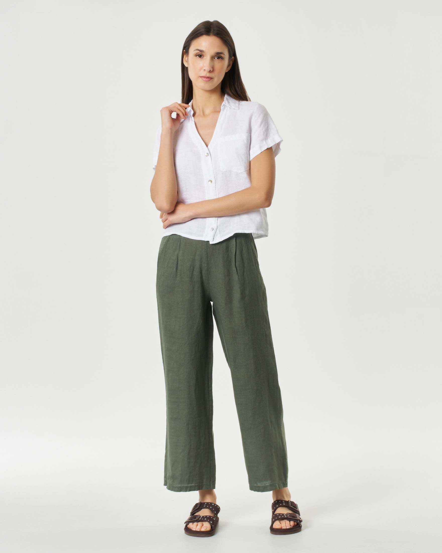 Pantaloni cropped Hlo! color salvia in puro lino con pince e tasche laterali