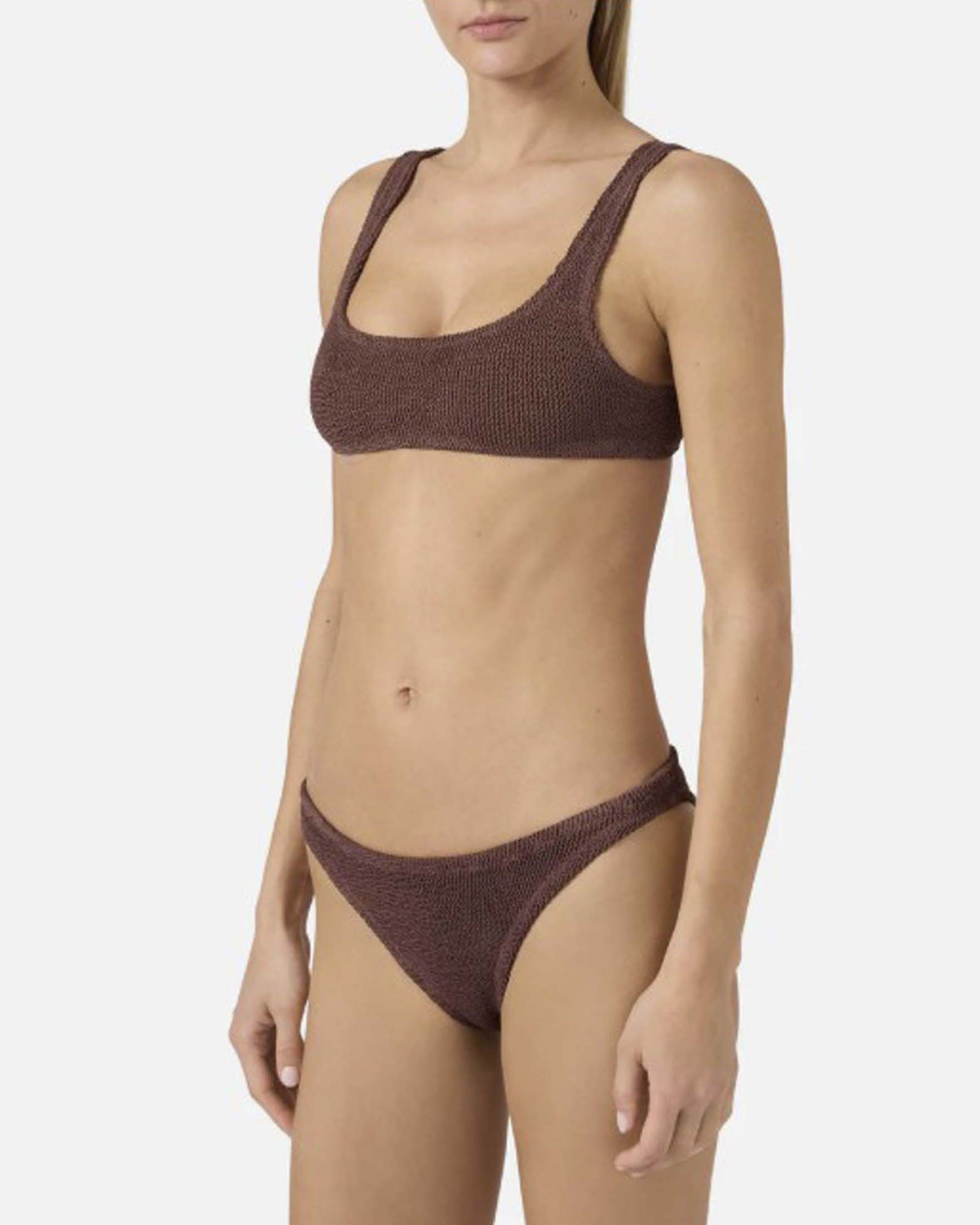 Bikini marrone con top bralette e slip spesso in tessuto crinkle