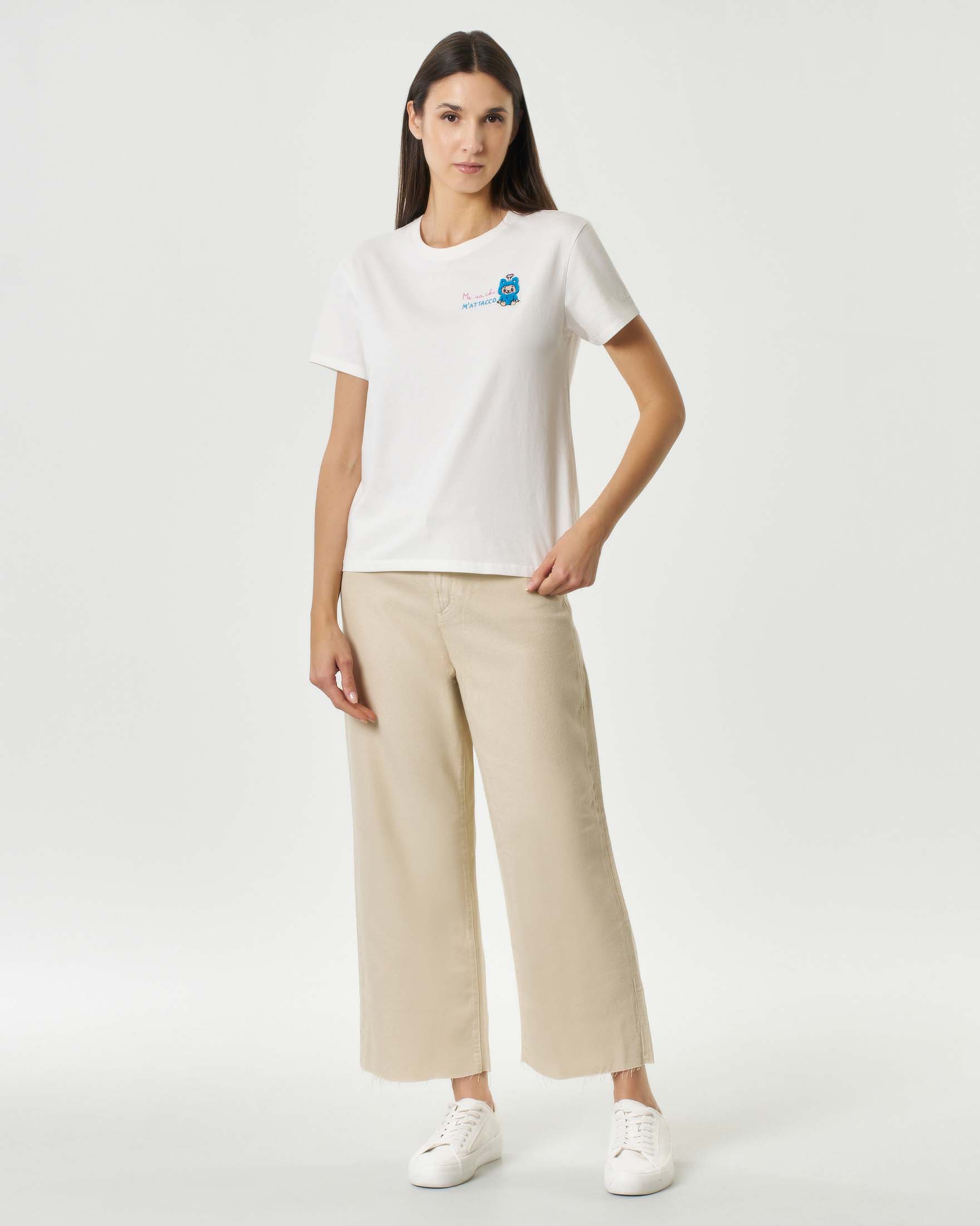 T-shirt MC2 Saint Barth bianca in cotone con ricamo con scritta e Labubu azzurro sul petto image