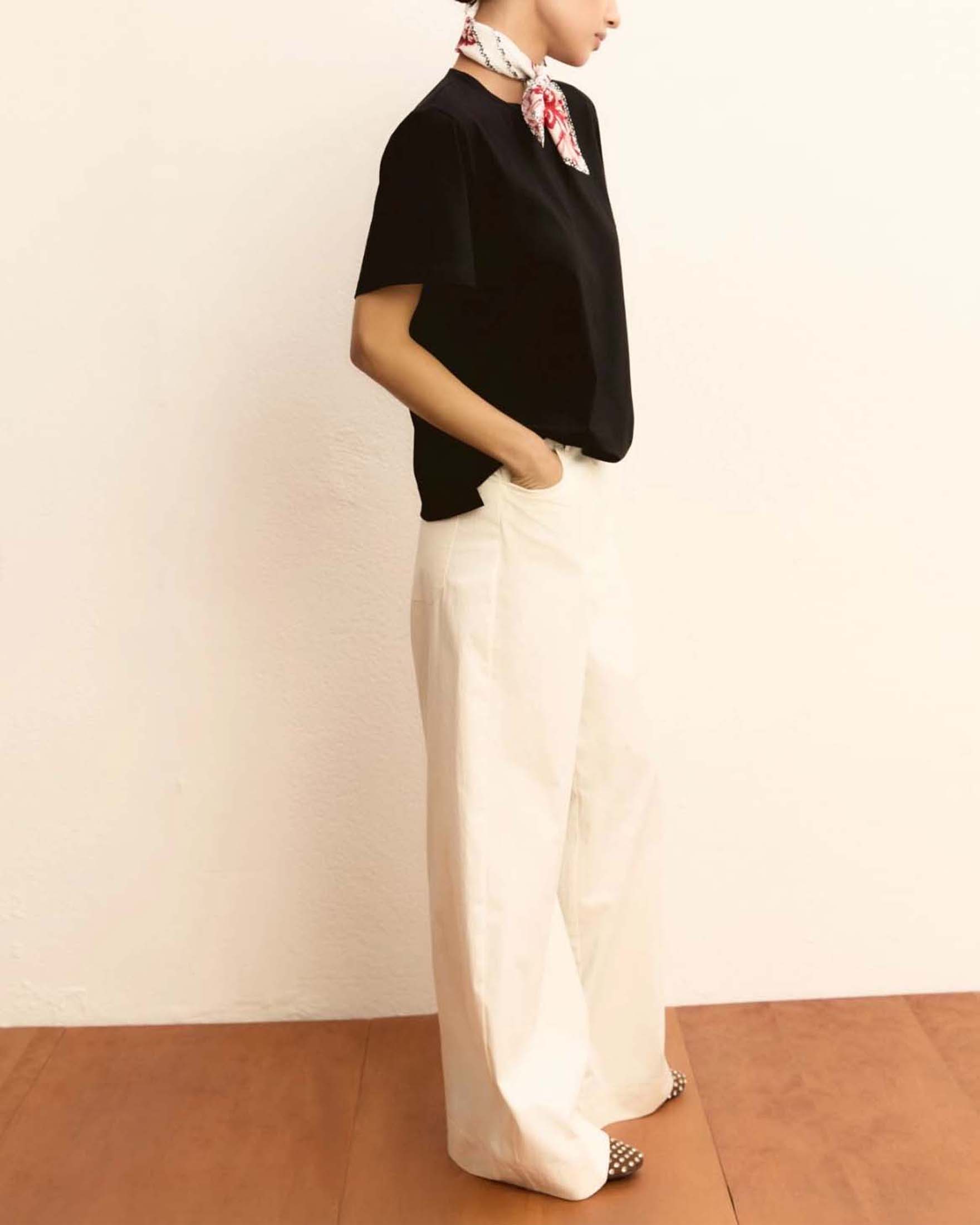 T-shirt girocollo Emme Marella blu in cotone stretch con foulard stampato e spacchi laterali image