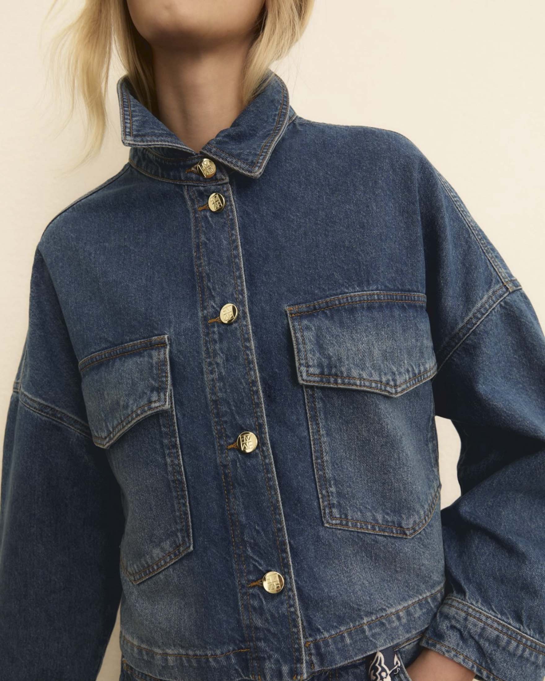 Overshirt jeans Emme Marella blu cropped in denim di cotone con tasche applicate image